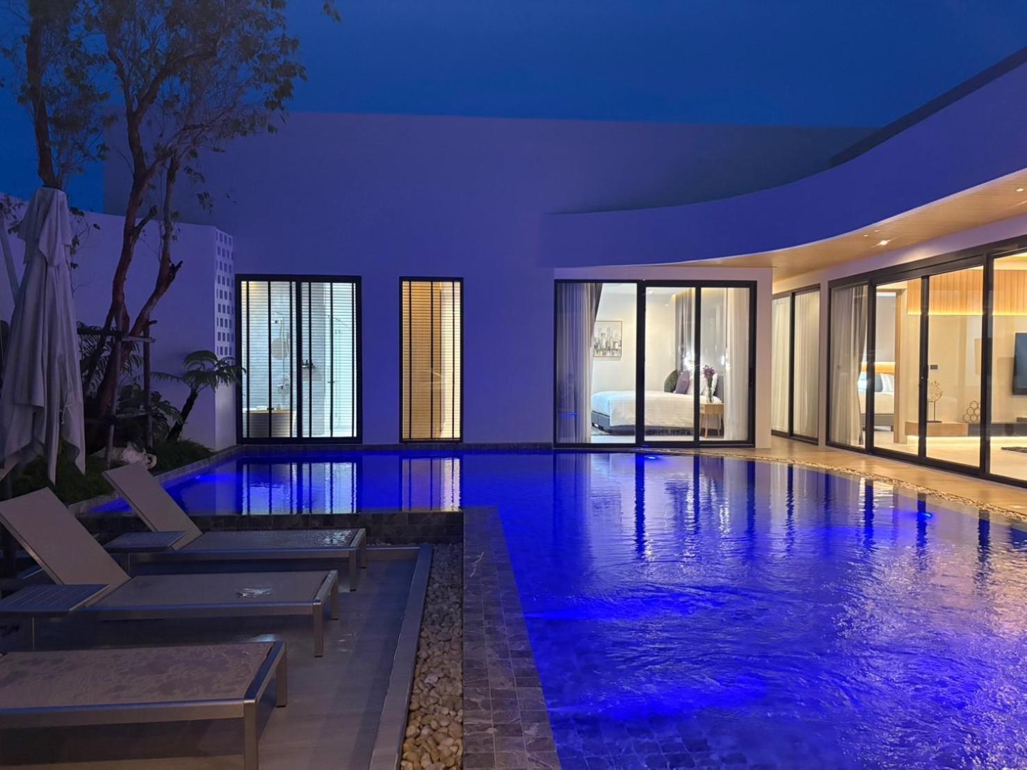 Mandla Collection, White Anda Naiharn Villa