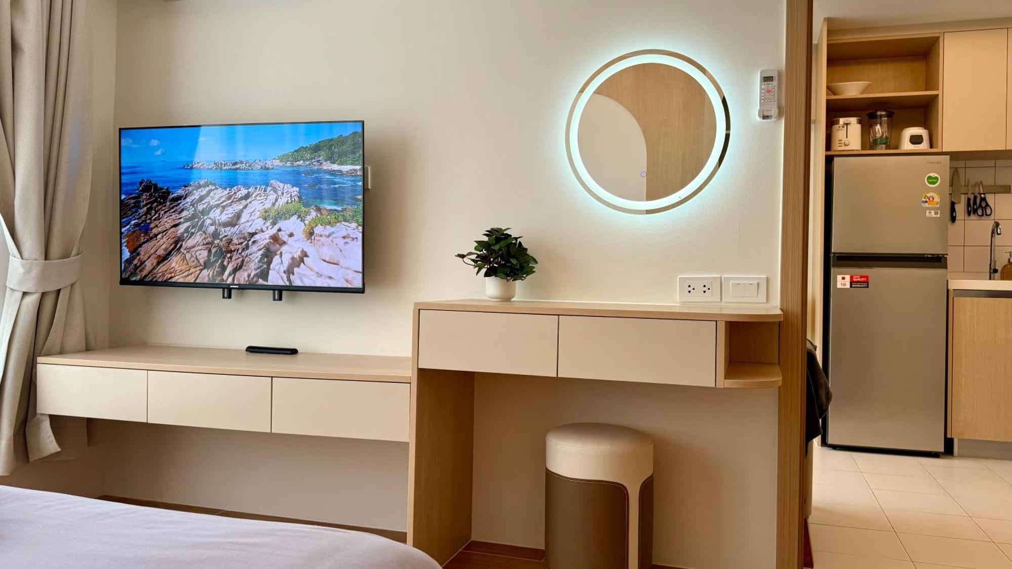 Apartment Near The Sea 601