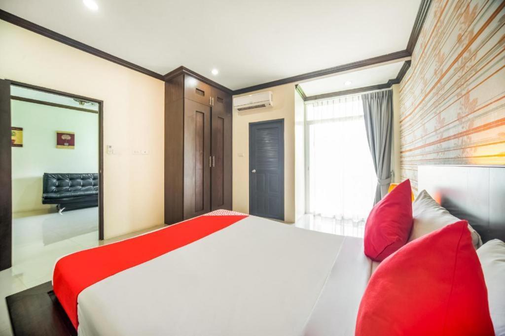 Oyo 232 Hometel 3*