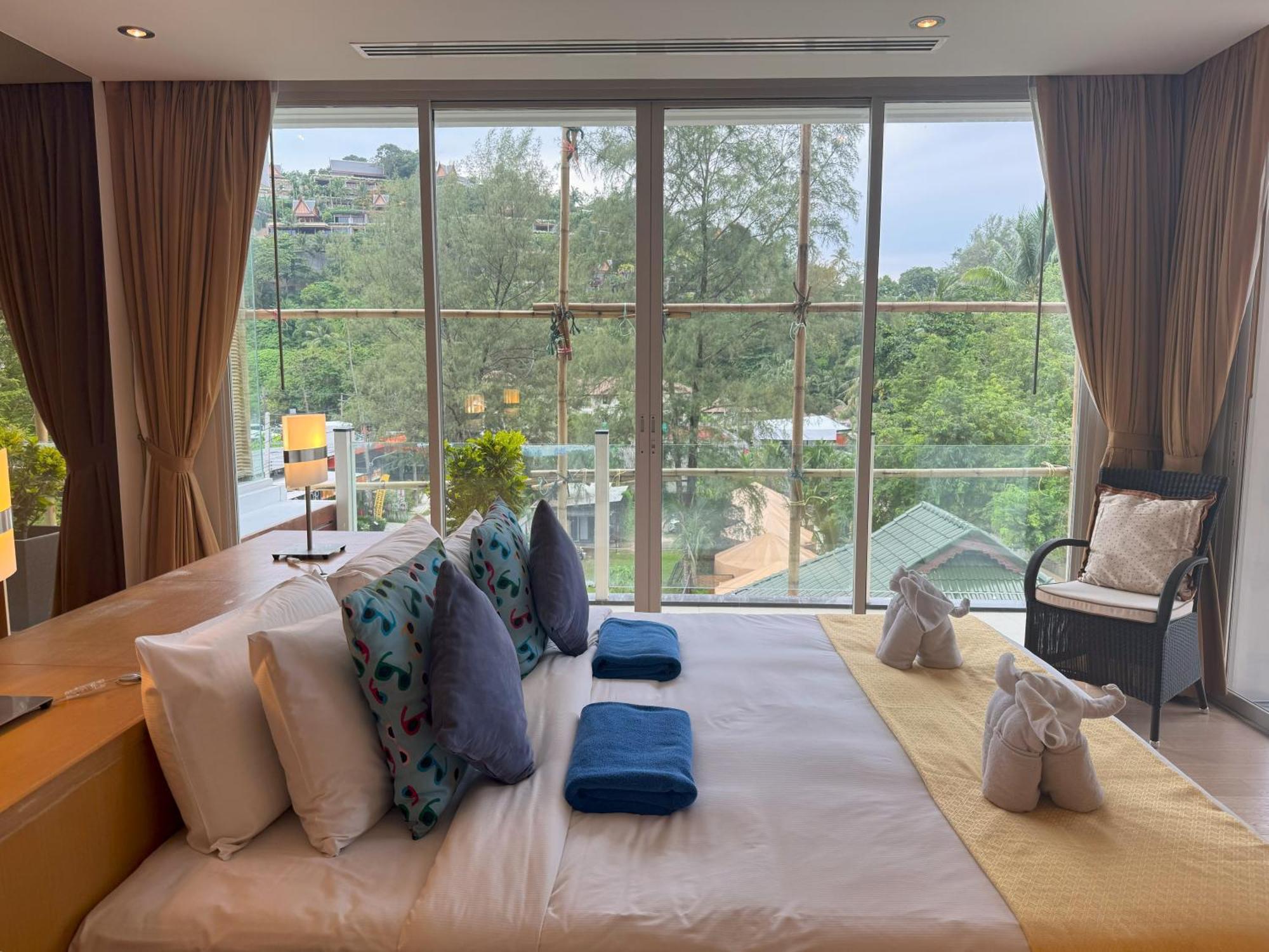 Bright Beachfront Retreat In Bang Tao *