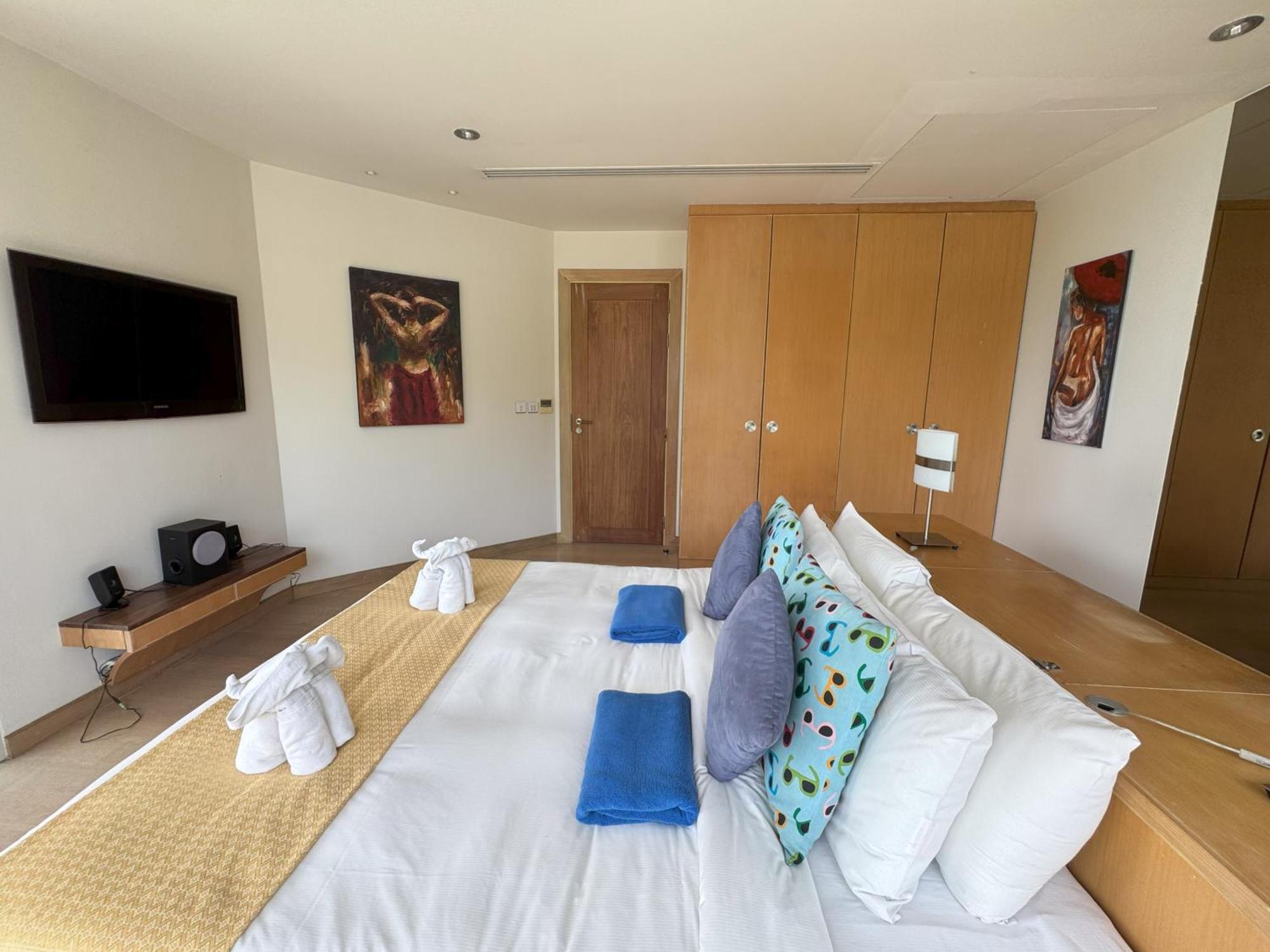 Bright Beachfront Retreat In Bang Tao Apartment *