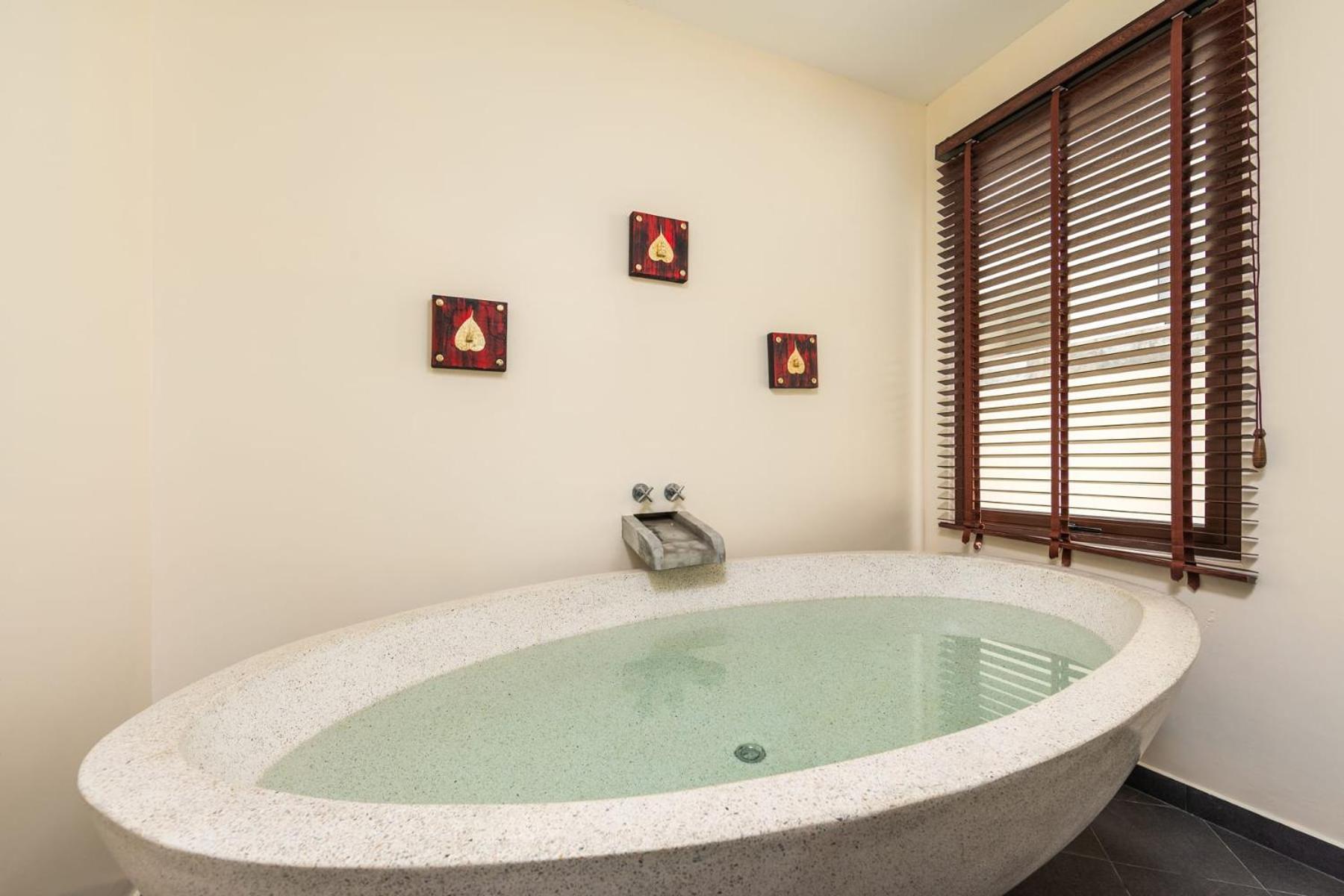 Iorangi| 3 Bedroom Private Pool In Villa