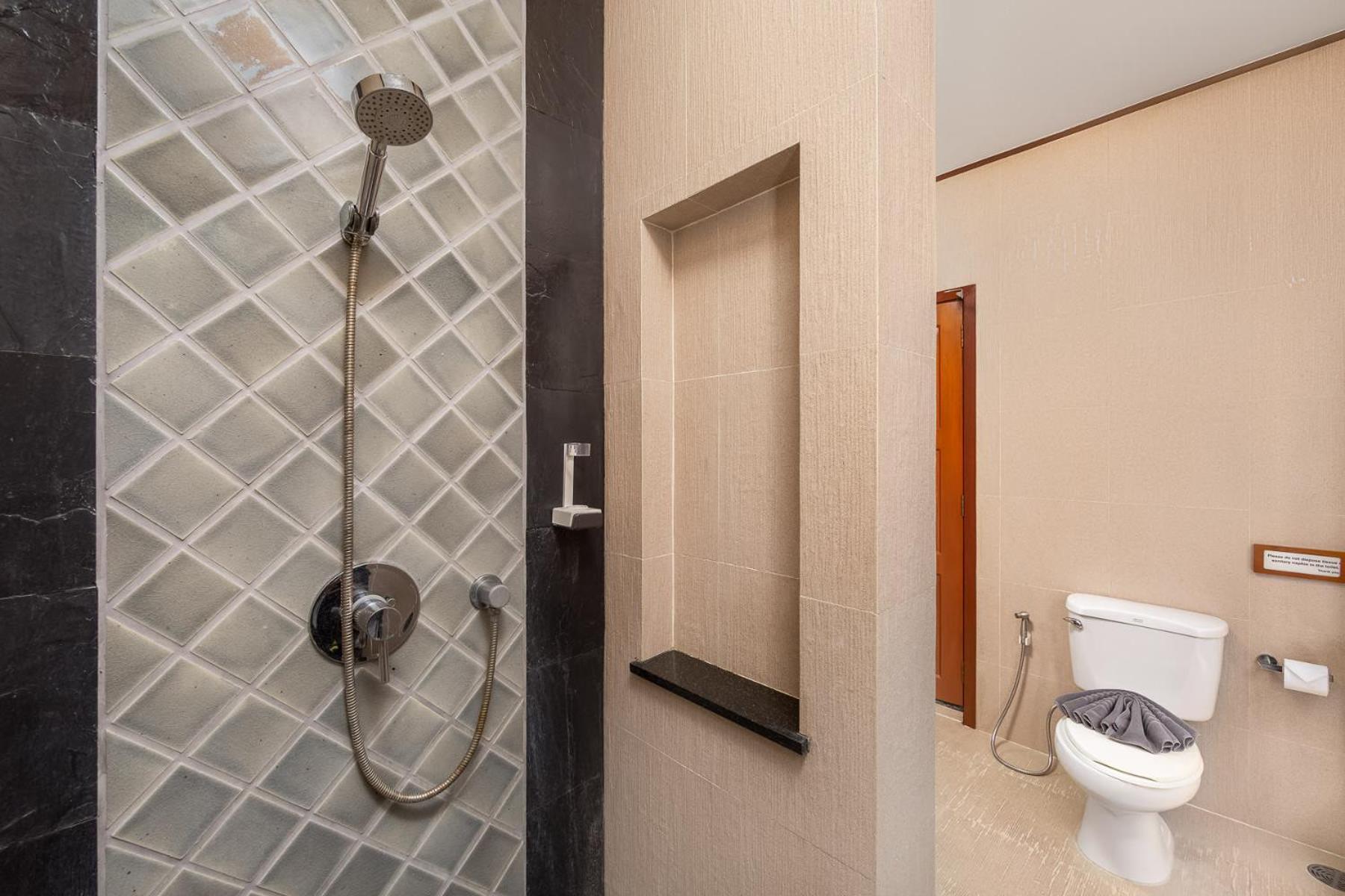 Hoata| Luxury 2br In The Baan Bua Estate | Villa