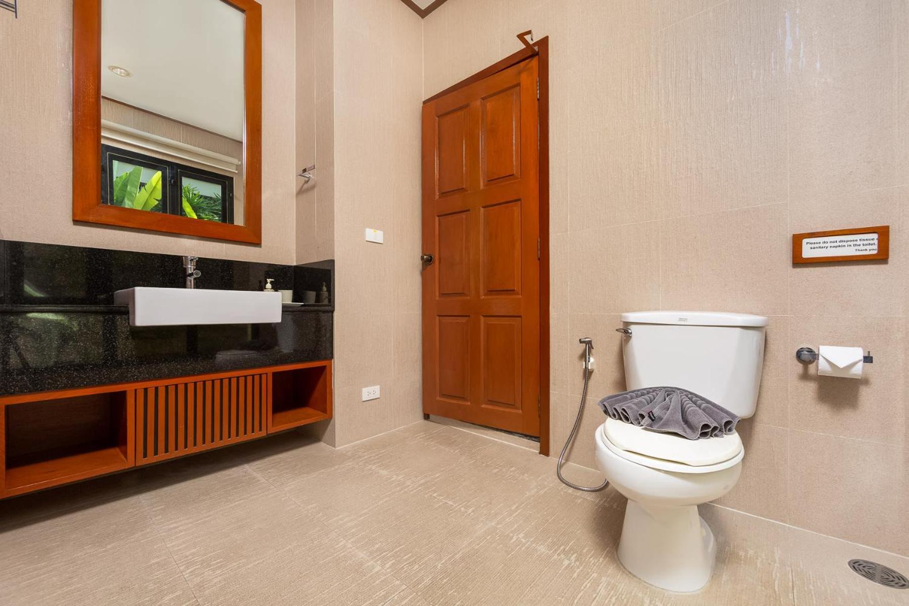 Hoata| Luxury 2br In The Baan Bua Estate | Villa Nai Harn
