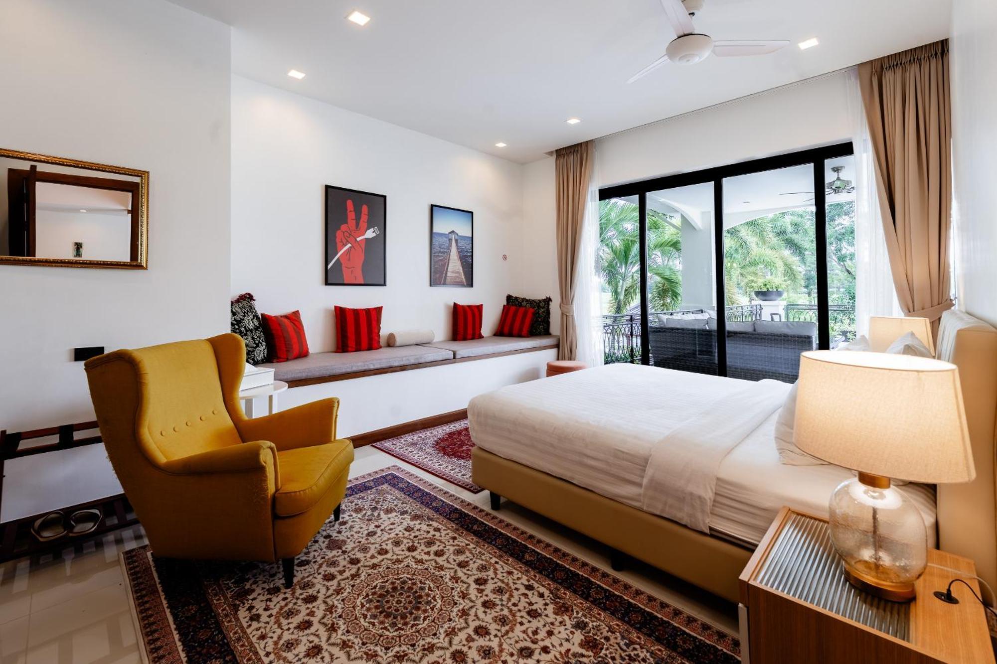 Viola 7 Bedroom, Fully Staffed, On The Golf Course Villa