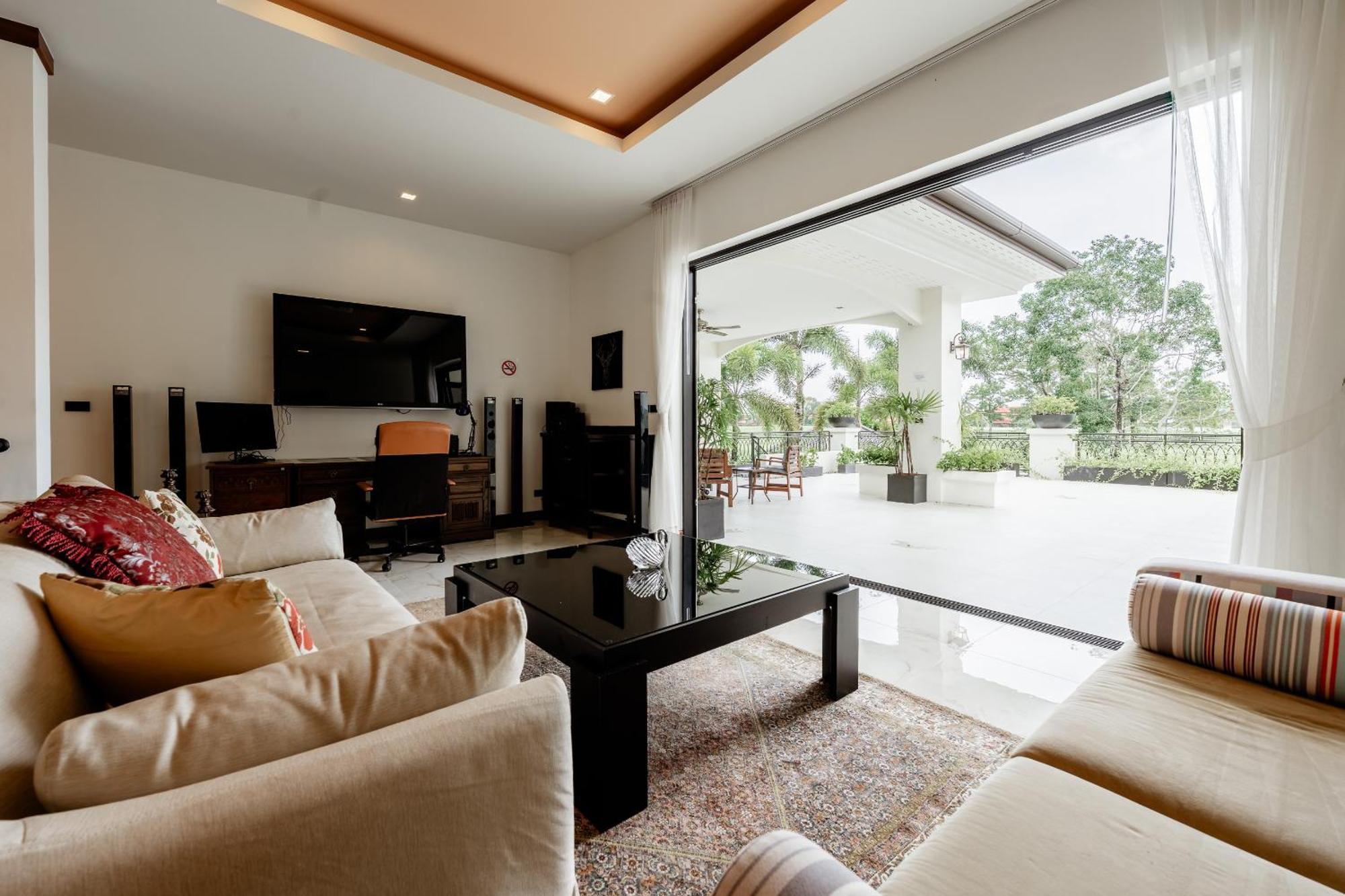 Villa Viola 7 Bedroom, Fully Staffed, On The Golf Course