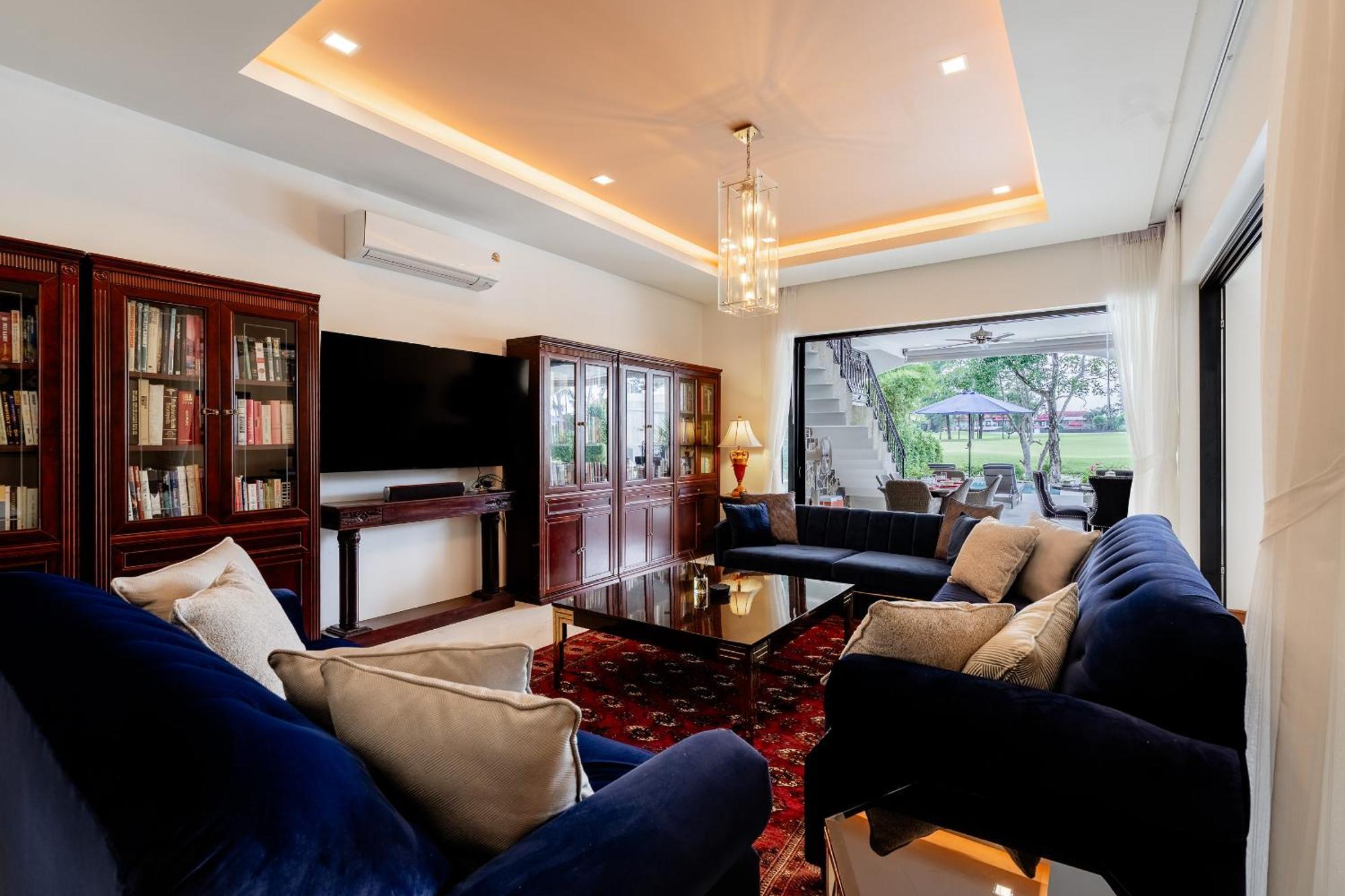 Viola 7 Bedroom, Fully Staffed, On The Golf Course Thalang
