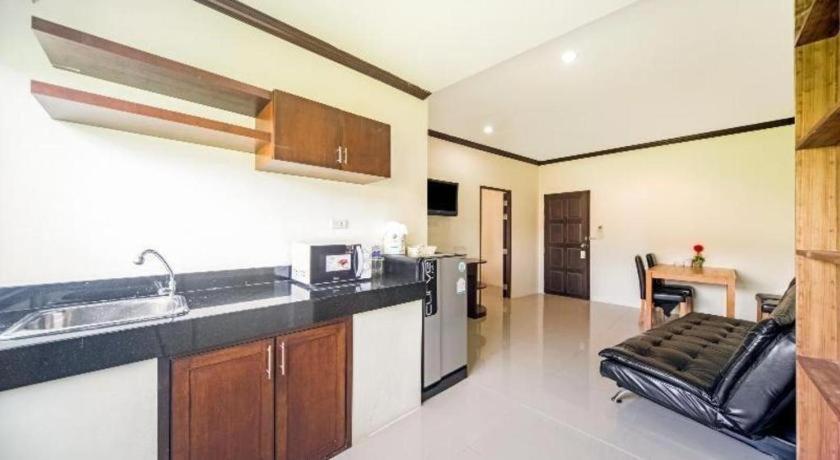 Oyo 232 Hometel 3* Patong