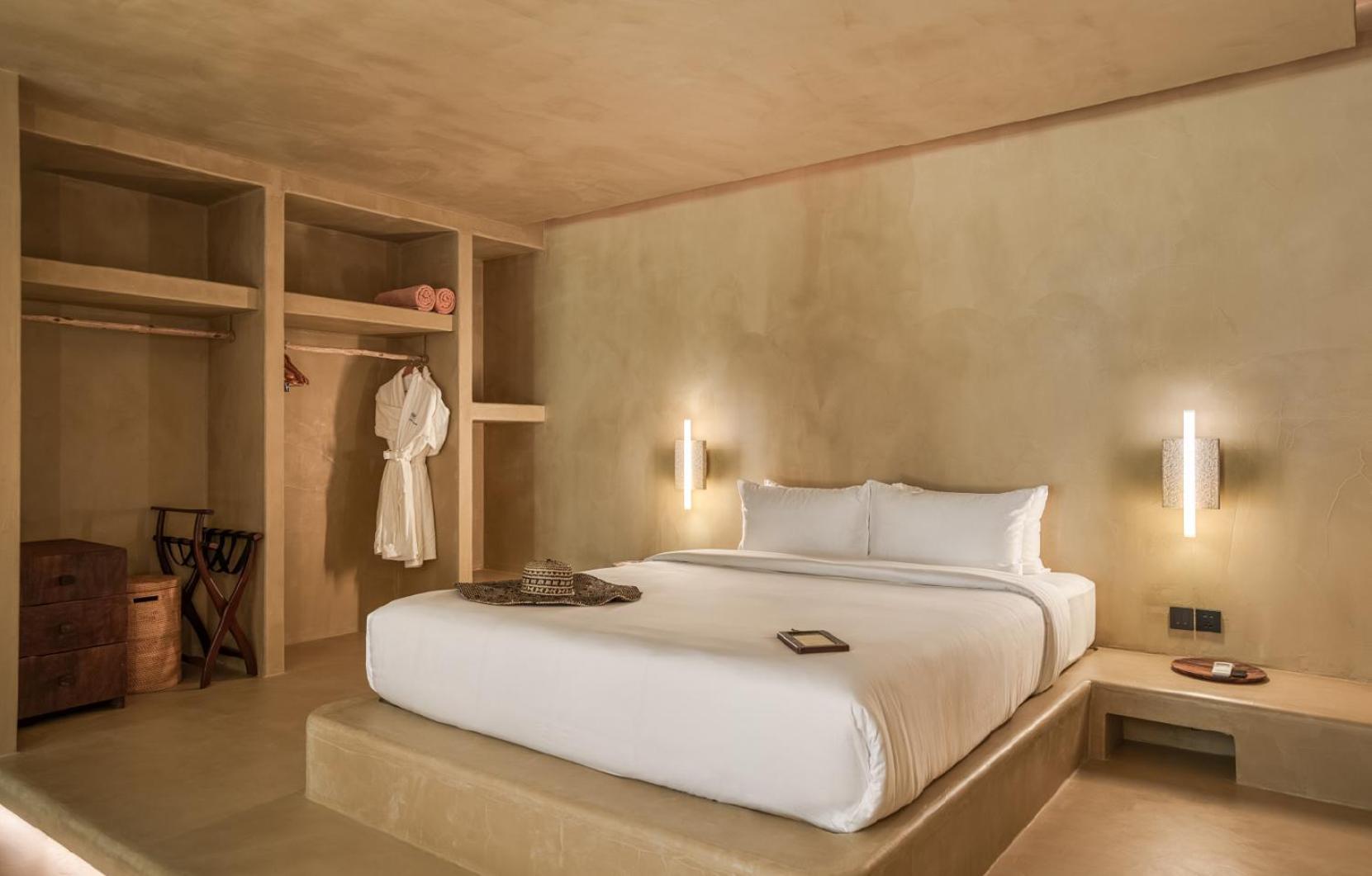 Hotel Cafe Del Mar Kamala Beach