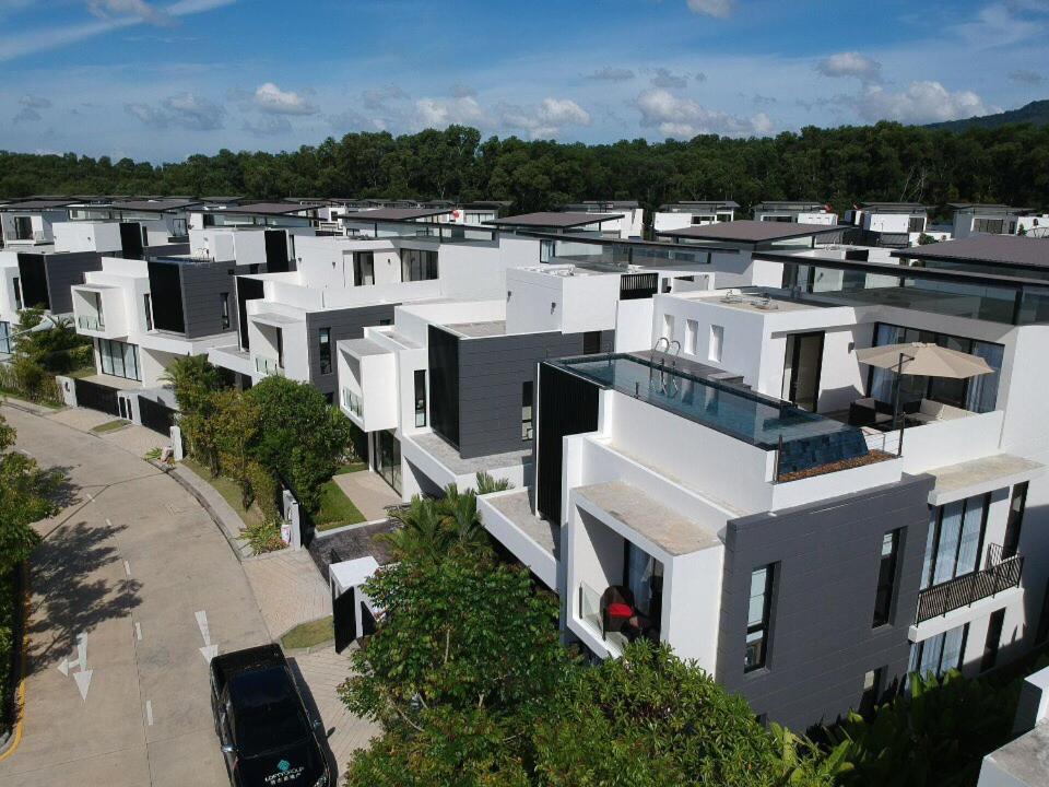 Phuket With Rooftop Pool In Laguna Park