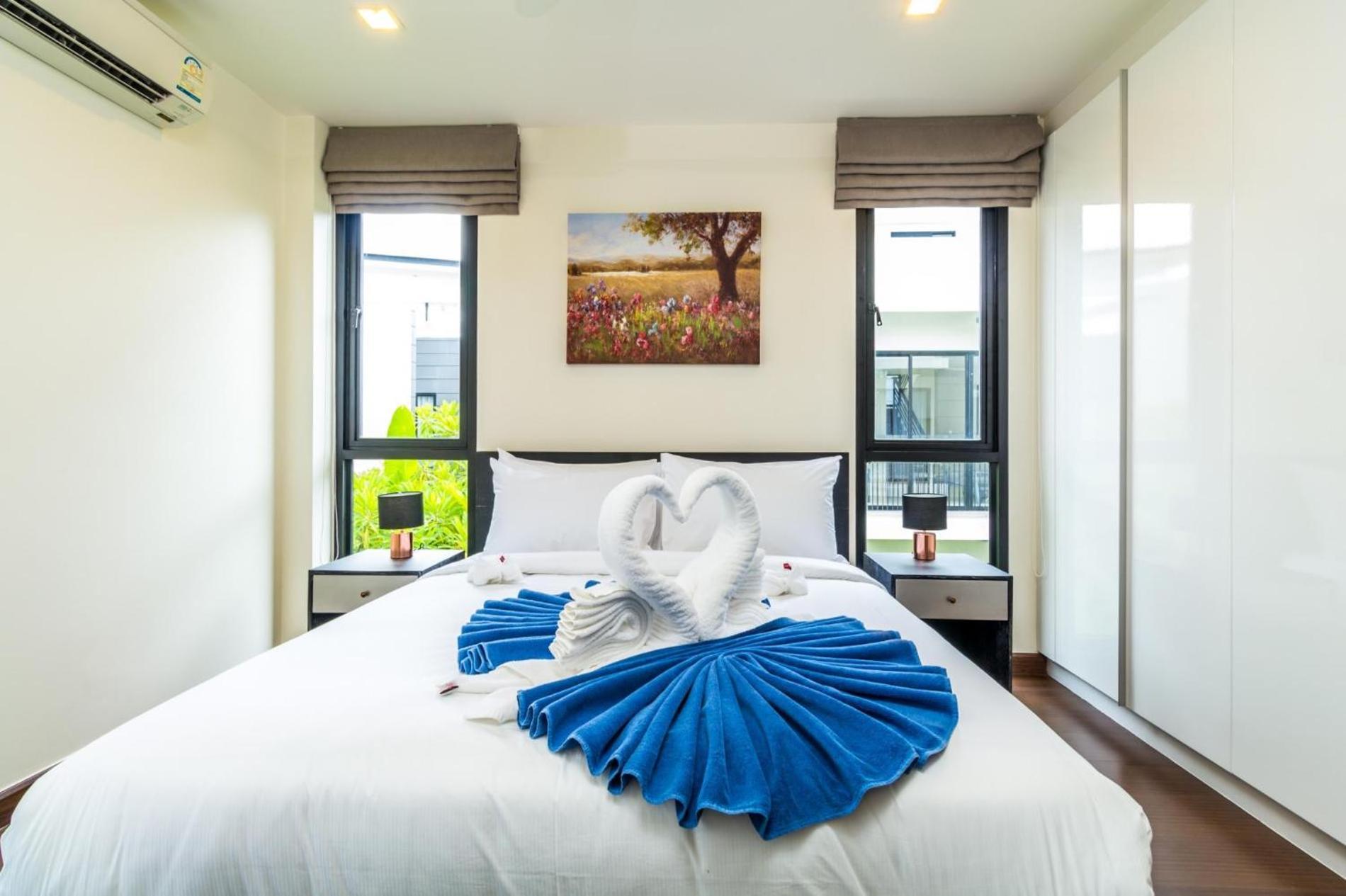 Phuket With Rooftop Pool In Laguna Park Villa