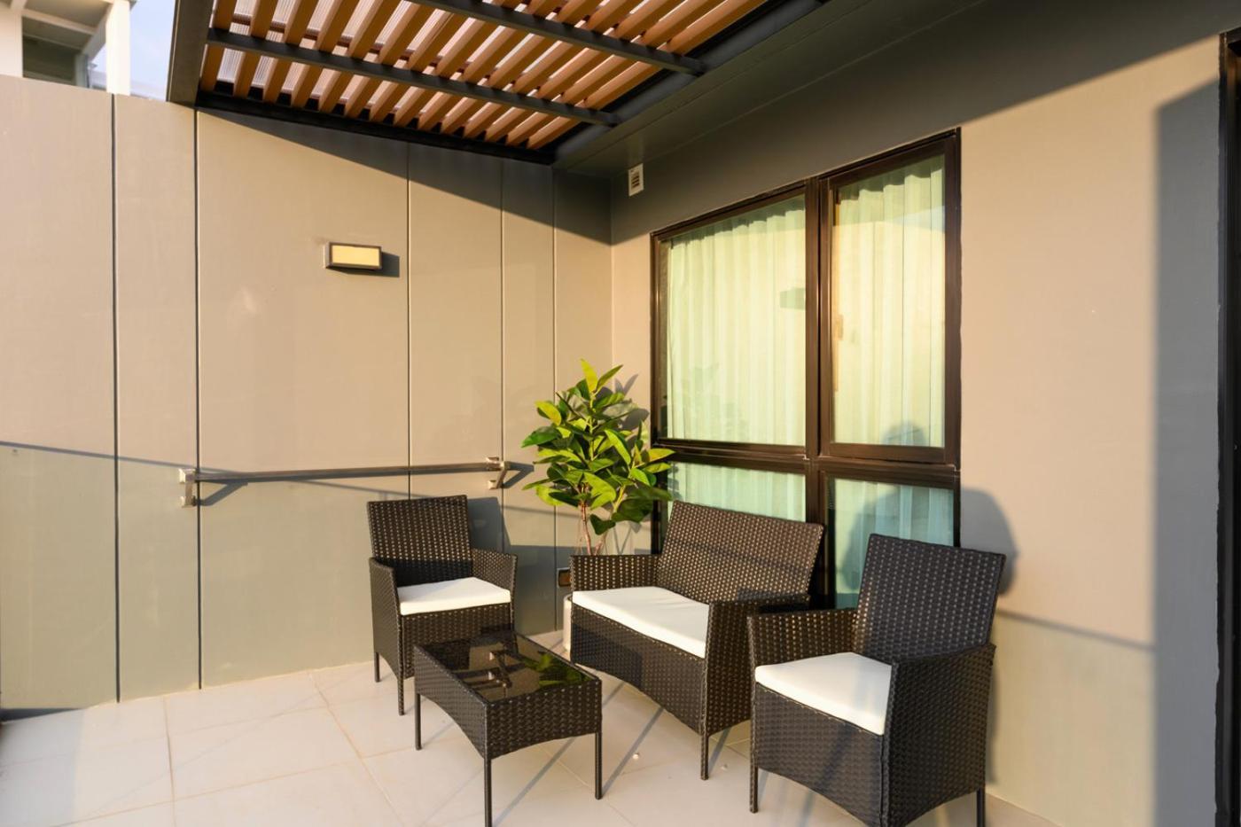 Newly Renovated In Mida Grande By Phuket Sabay Rent - Surin Beachfront, Expansive Terrace And Pools Apartment *