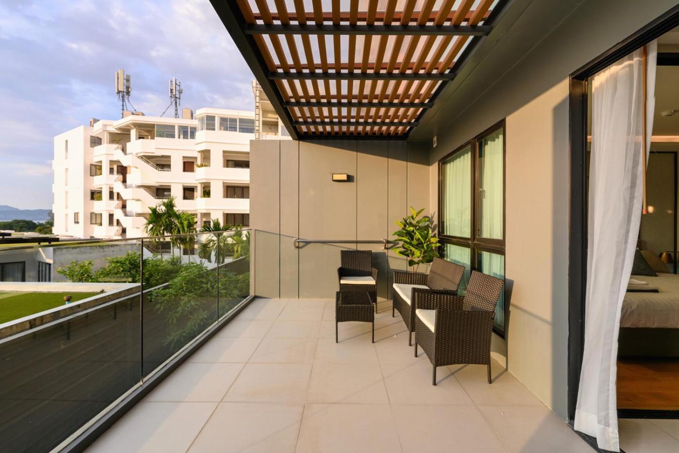 Newly Renovated In Mida Grande By Phuket Sabay Rent - Surin Beachfront, Expansive Terrace And Pools Apartment