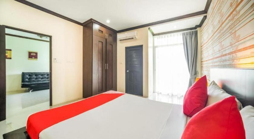 Oyo 232 Hometel Hotel