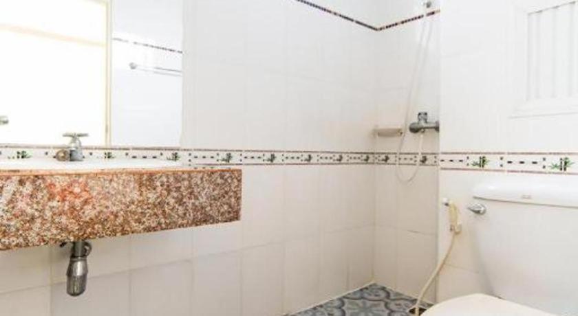 Oyo 232 Hometel Hotel