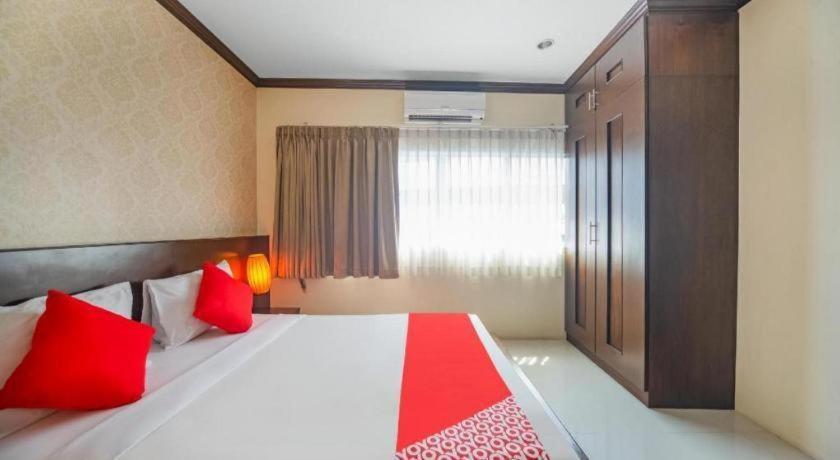 Oyo 232 Hometel Hotel 3*