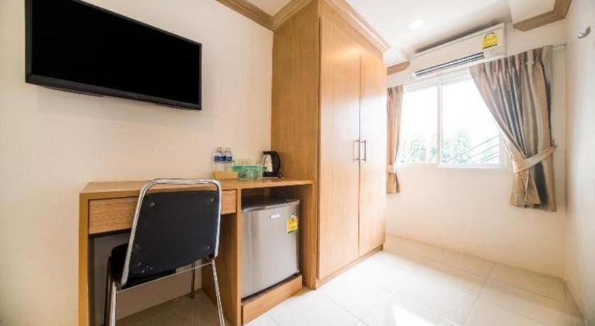 Oyo 232 Hometel 3*