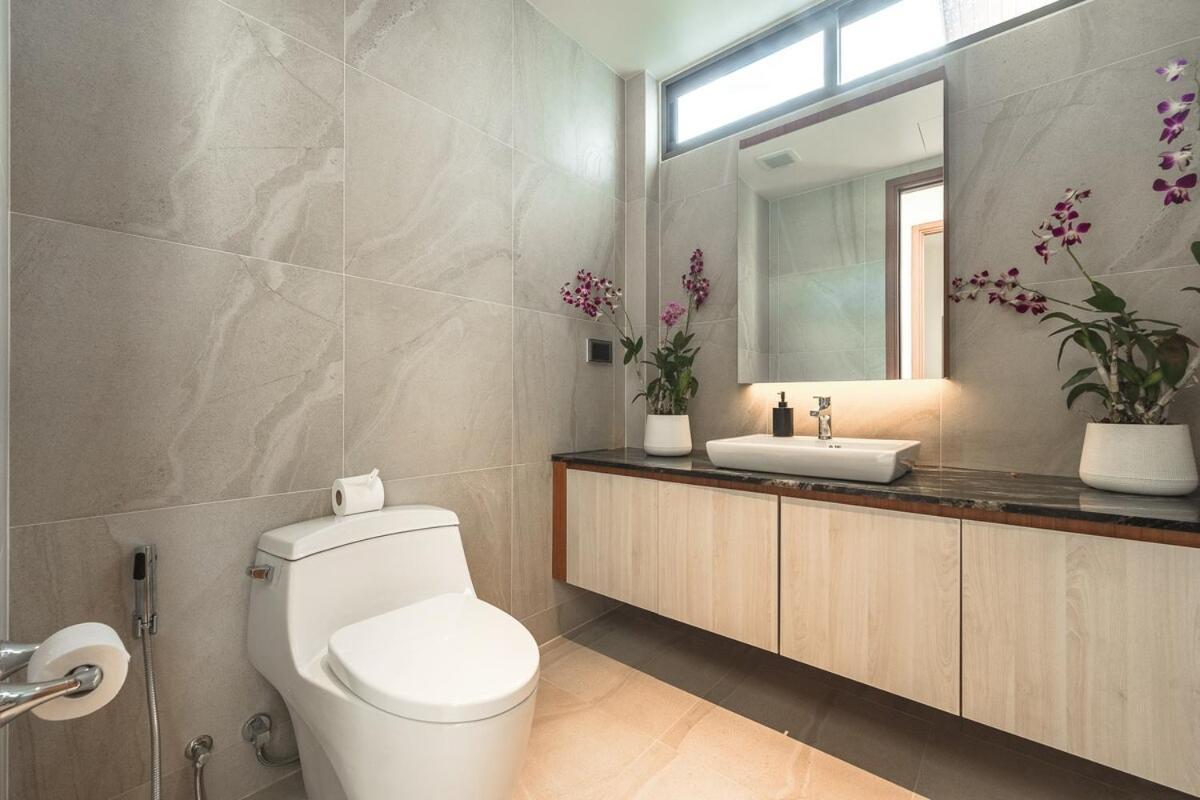V186 Quiet Glamour Oasis 4br Poolside Sanctuary *