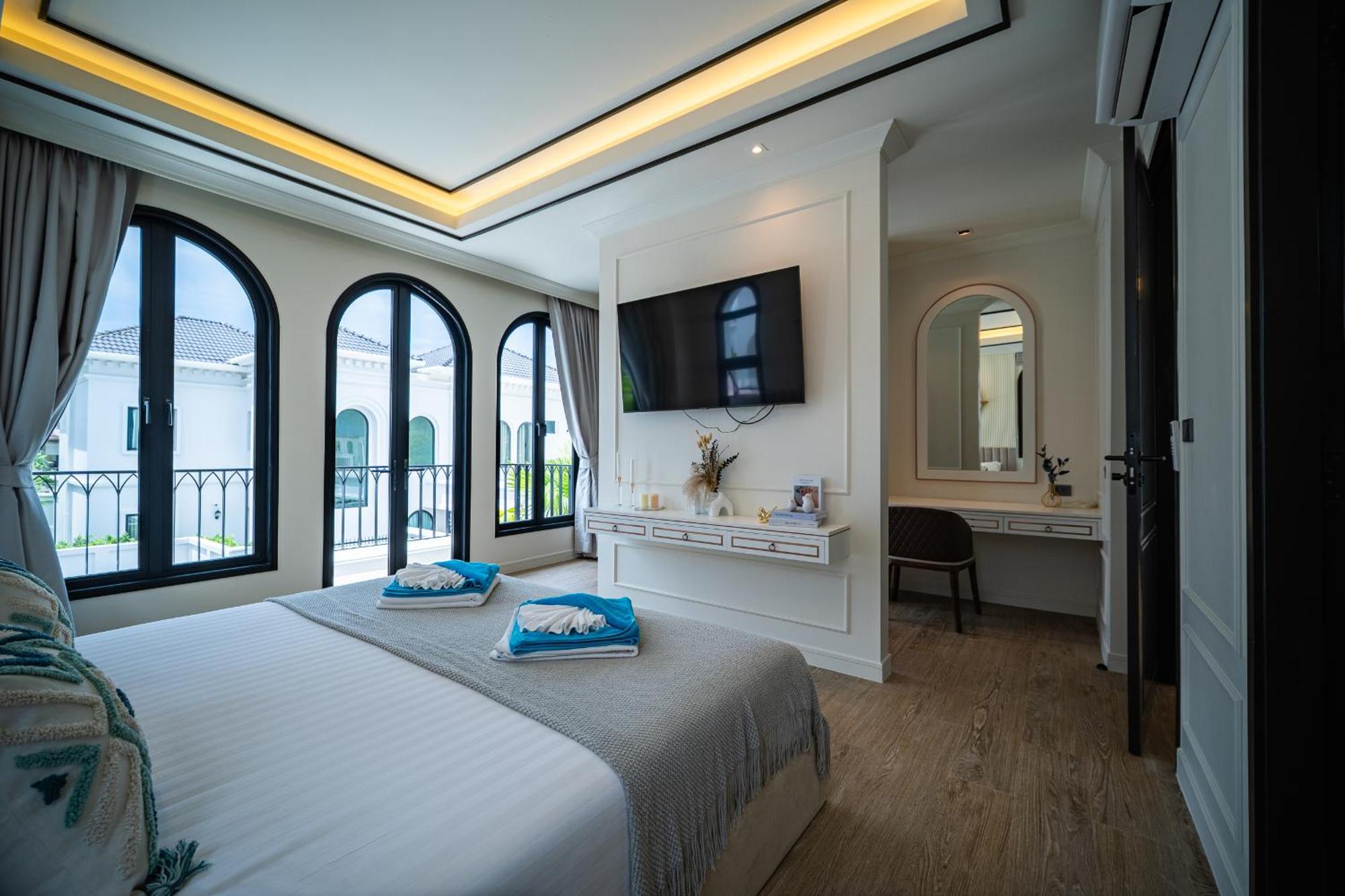 Fifth Element Pool By Nla Phuket
