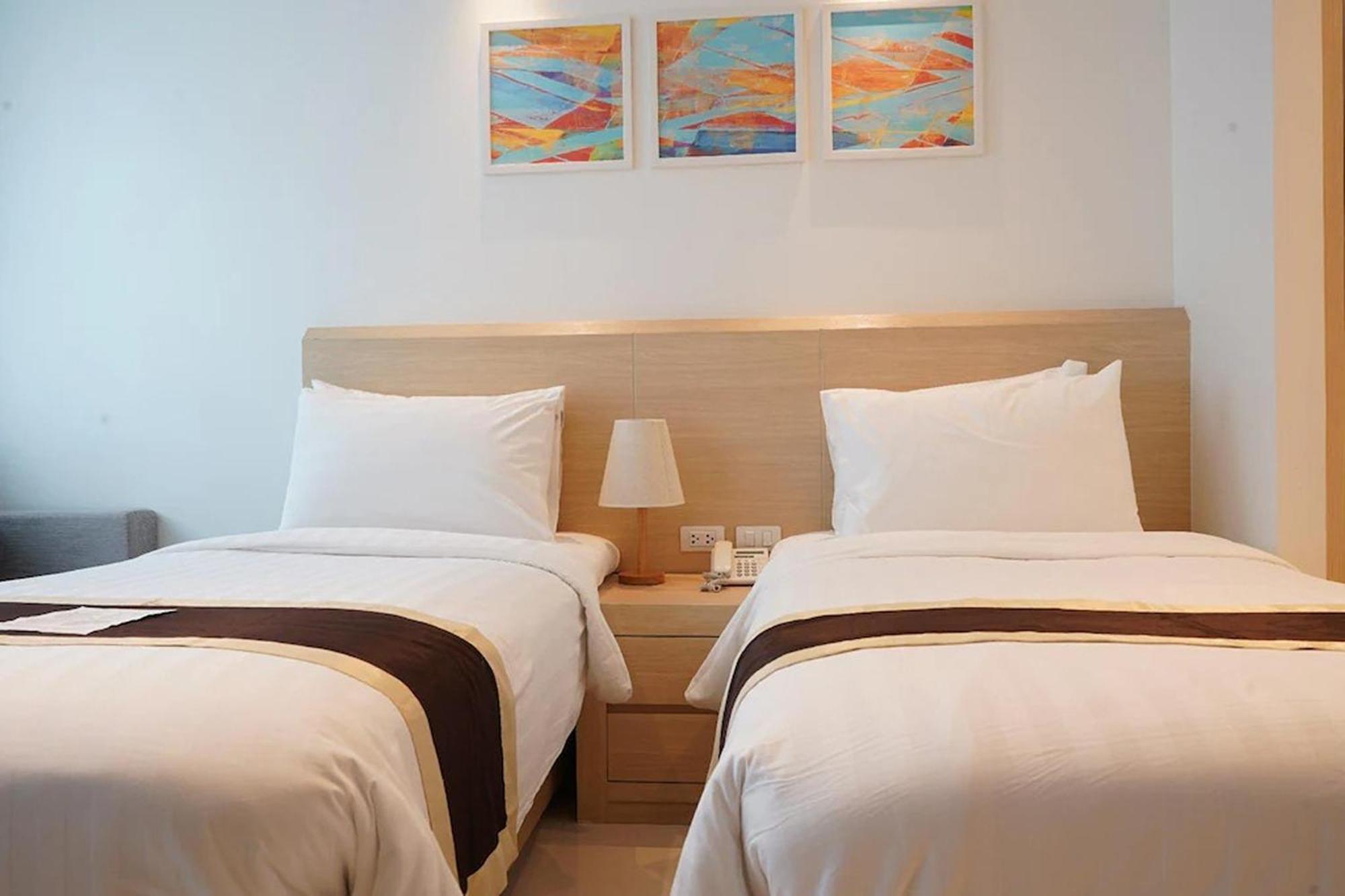 Hotel The Beachfront Phuket Rawai