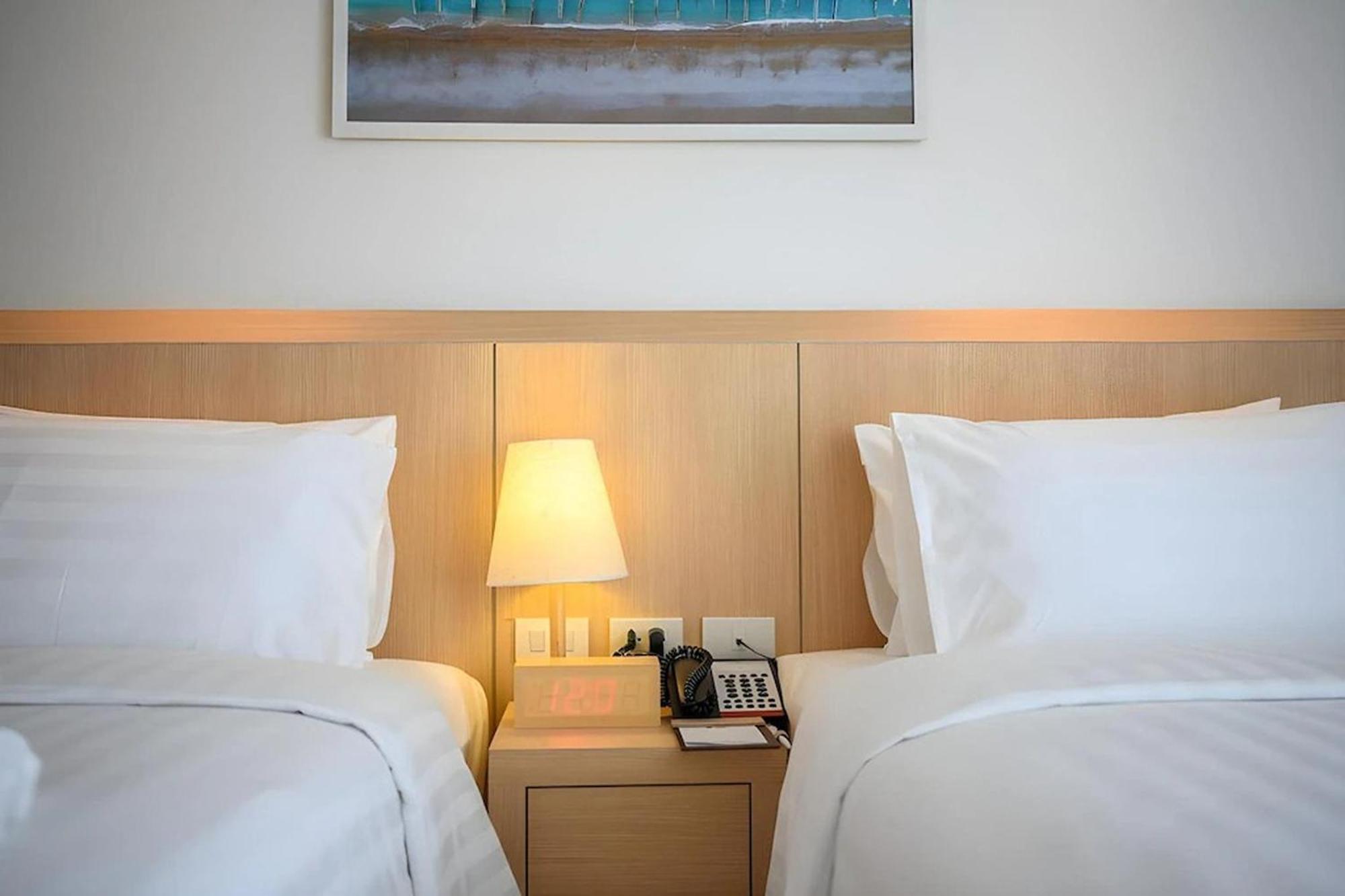 Hotel The Beachfront Phuket