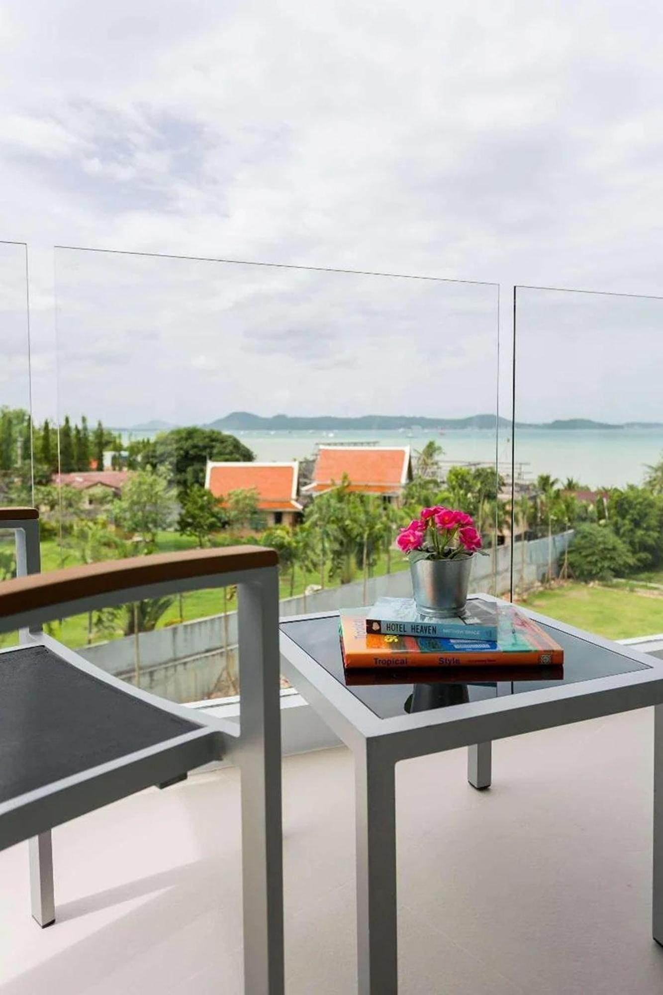 Hotel The Beachfront Phuket 5*