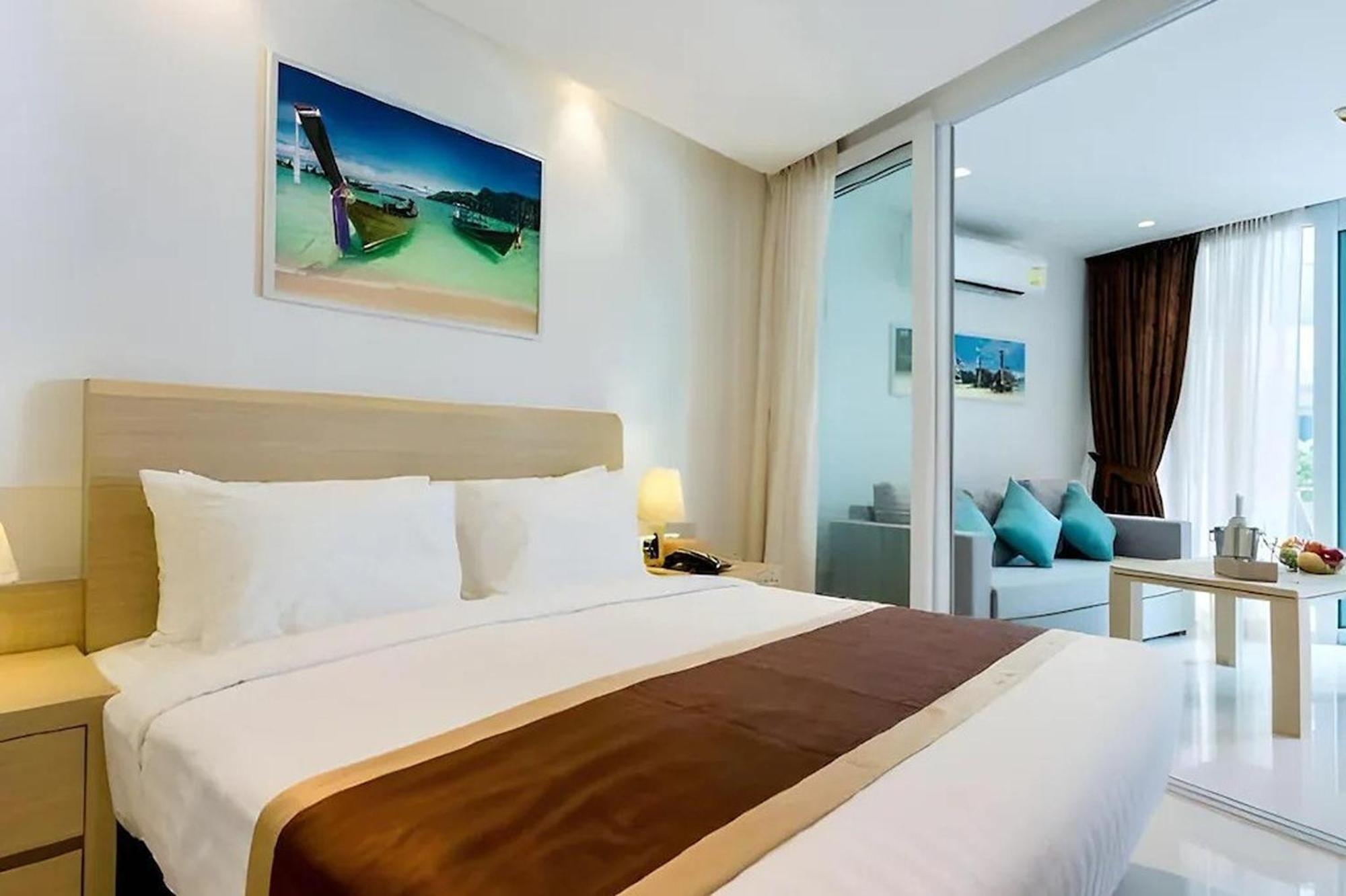 Hotel The Beachfront Phuket