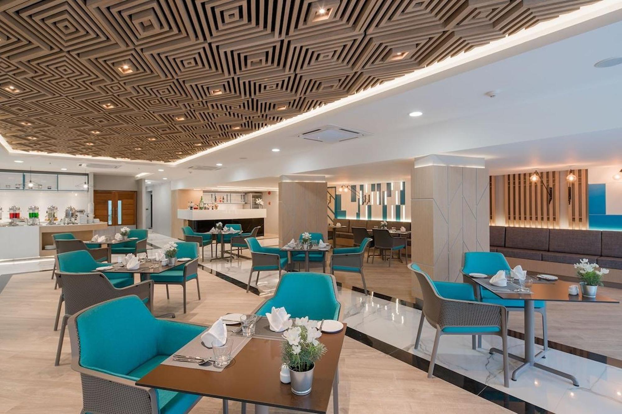 Hotel The Beachfront Phuket 5*
