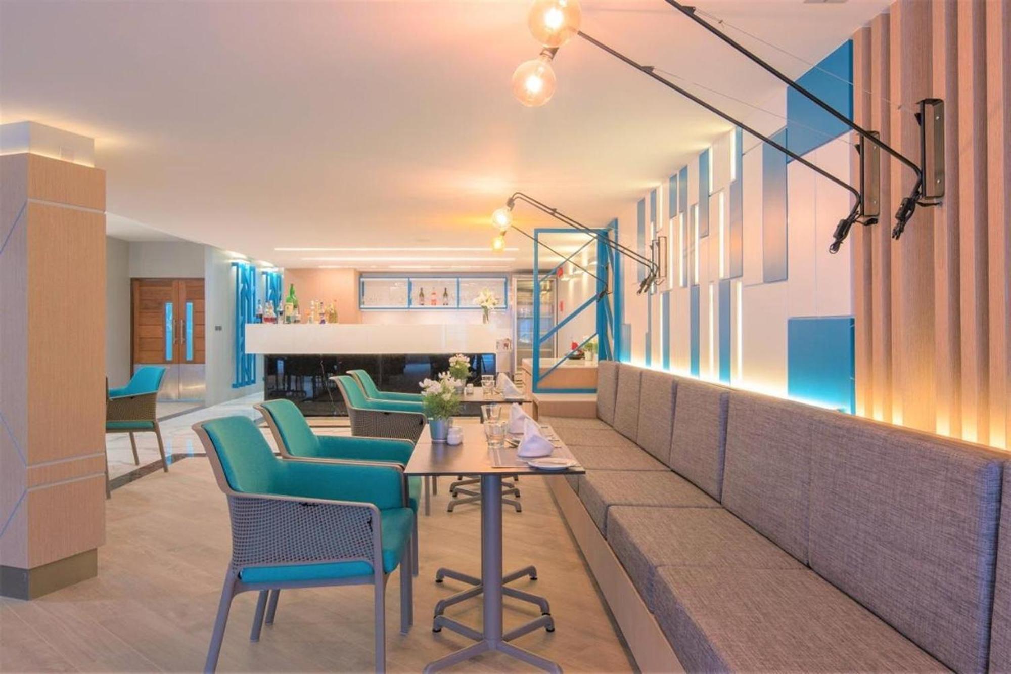 Hotel The Beachfront Phuket