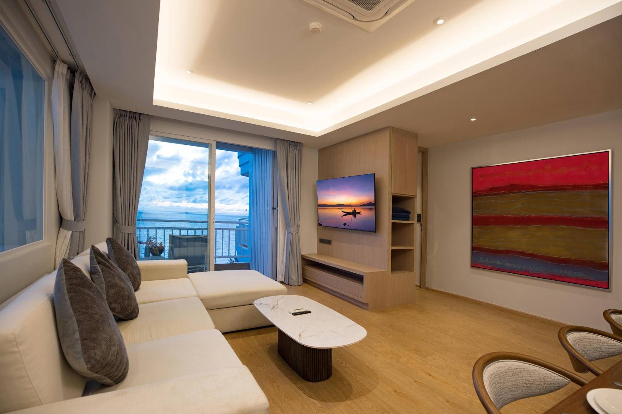 Chic Design & Full Seaview 2br 16c, Near Apartment Karon