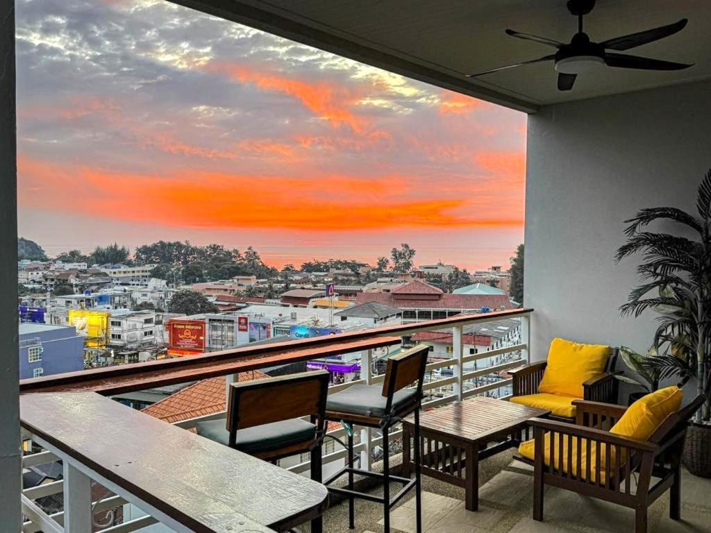 Karon Hill 1 Bedroom & Ocean, And Mountain View Apartment
