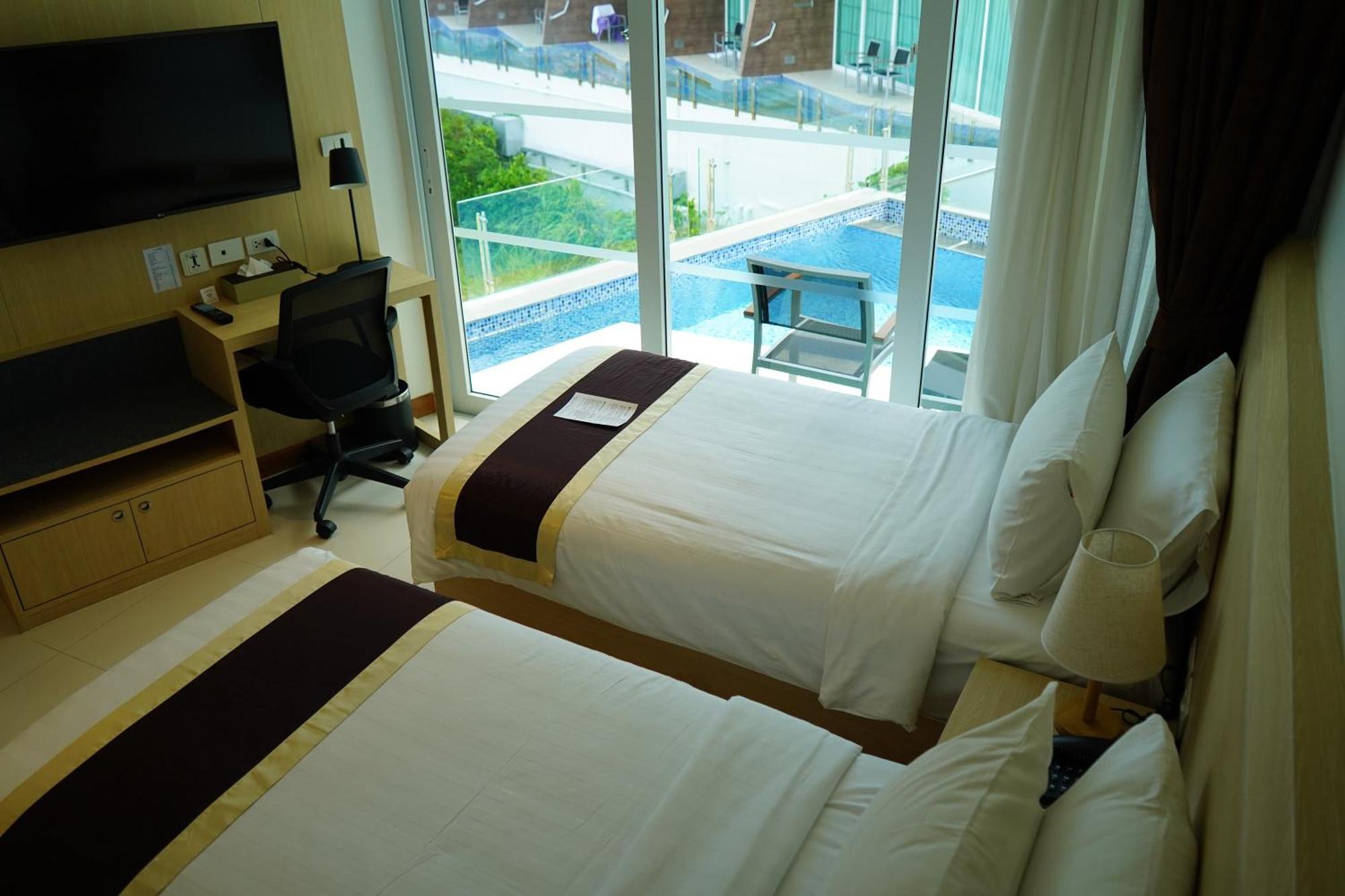 Hotel The Beachfront Phuket Rawai