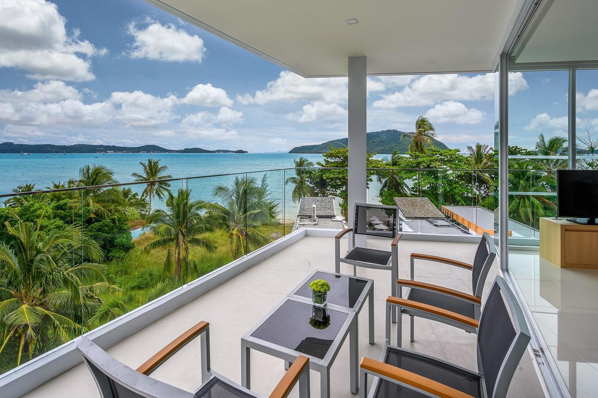 Hotel The Beachfront Phuket 5*