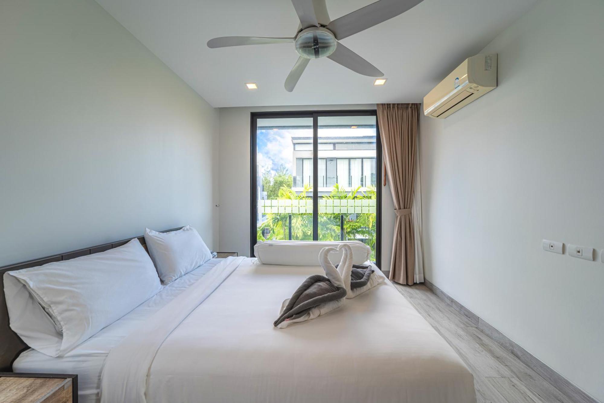 Modern Minimalist 6 Bedroom Light Luxury Private Pool Golf Course Laguna Park *