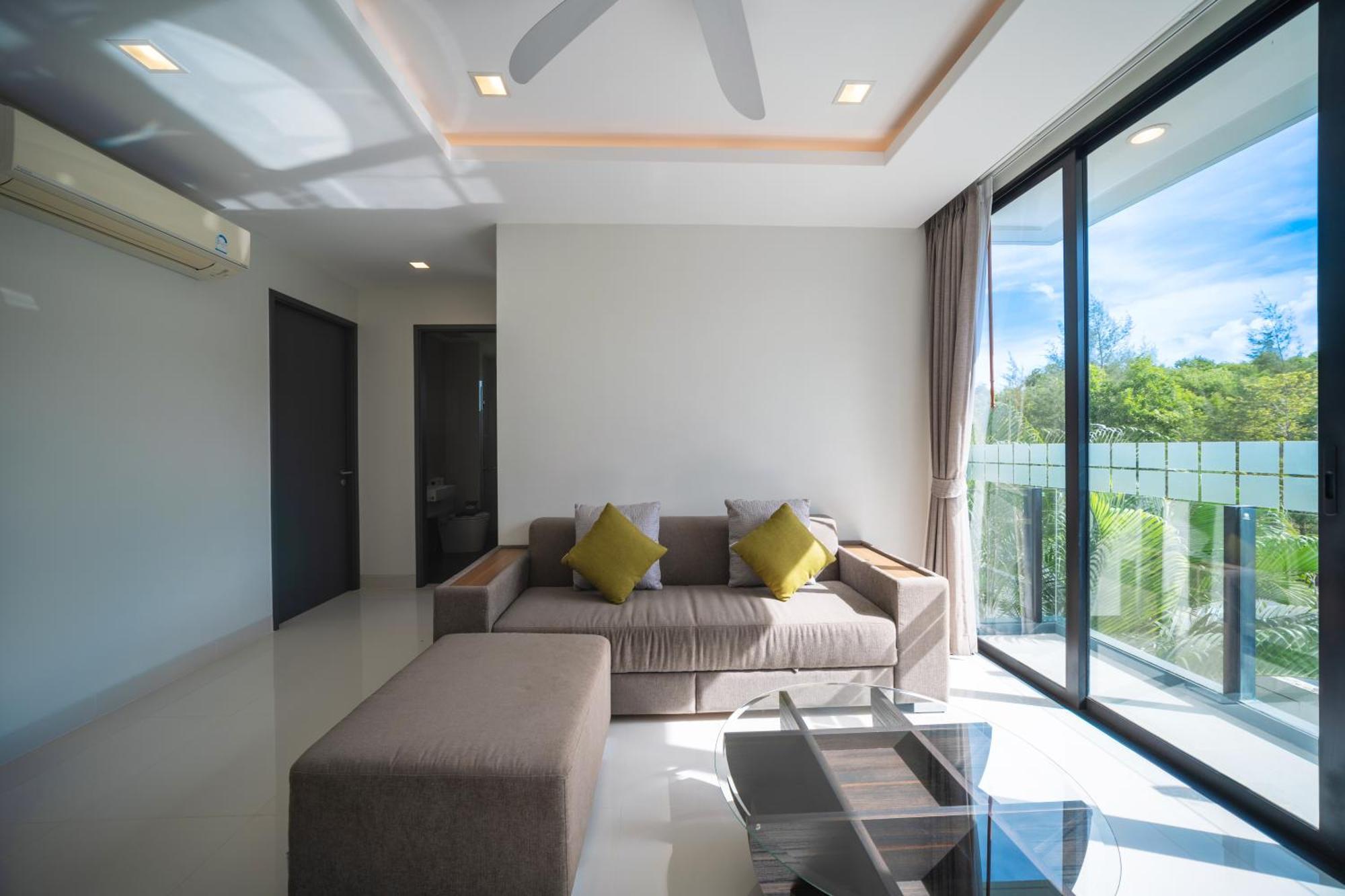 Modern Minimalist 6 Bedroom Light Luxury Private Pool Golf Course Laguna Park Villa