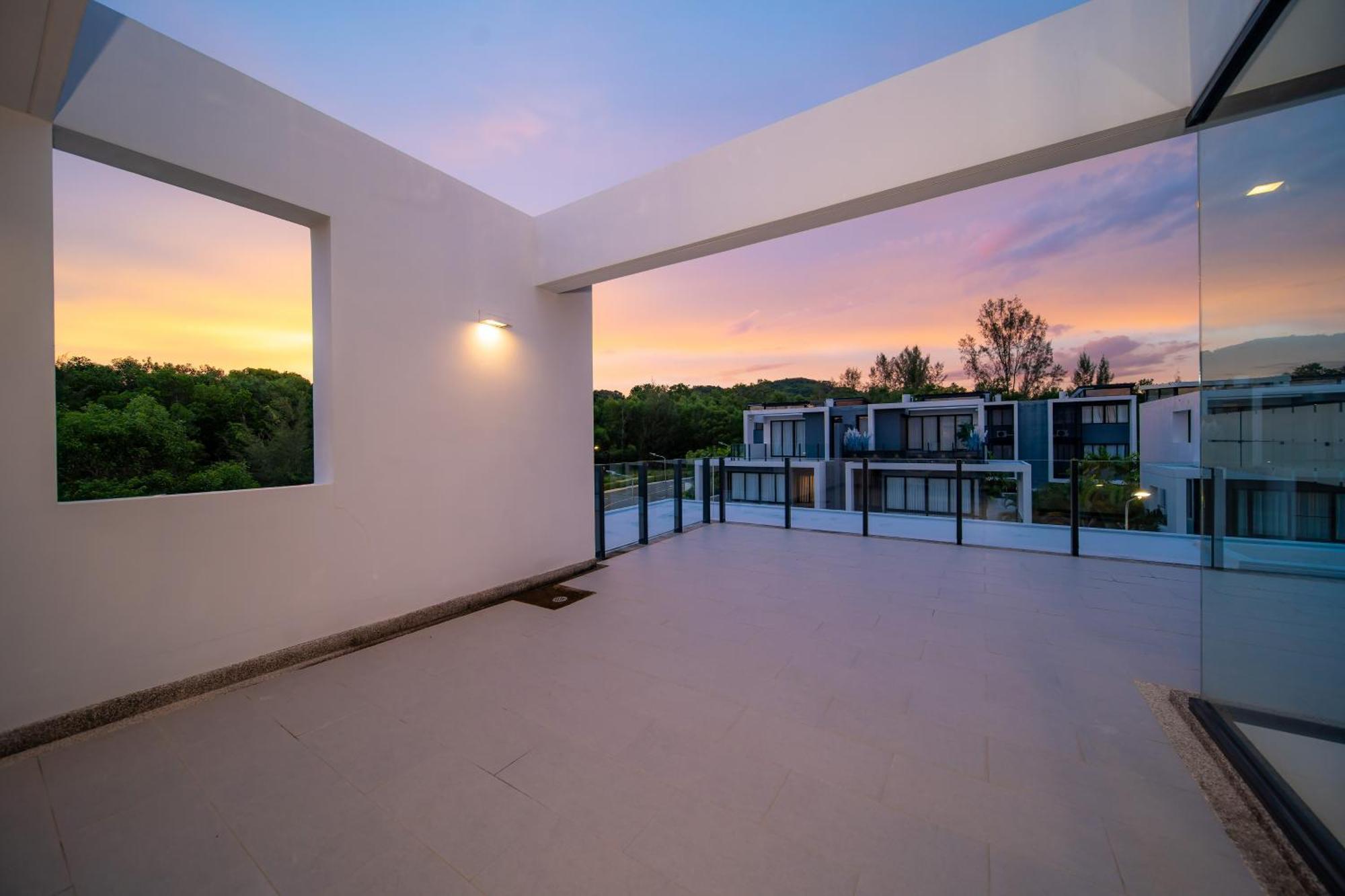 Modern Minimalist 6 Bedroom Light Luxury Private Pool Golf Course Laguna Park Villa Ban Phru Champa