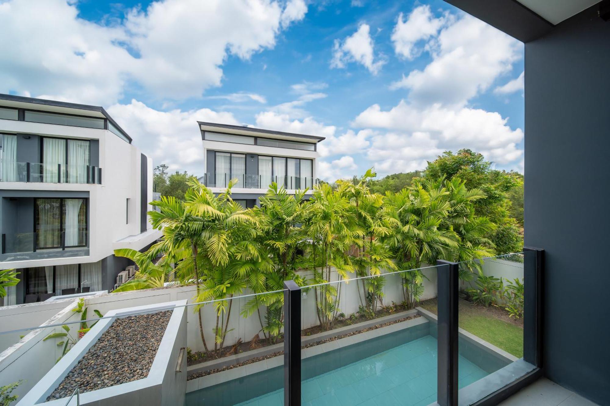 Modern Minimalist 6 Bedroom Light Luxury Private Pool Golf Course Laguna Park Villa