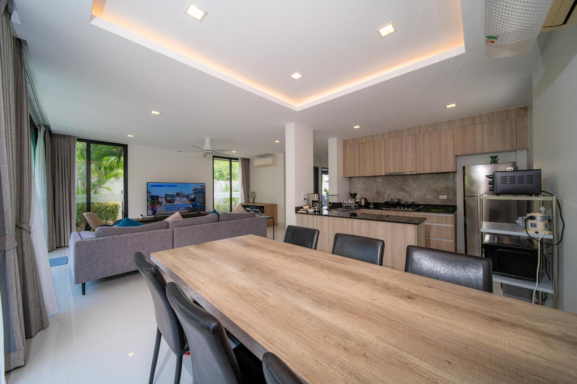 Modern Minimalist 6 Bedroom Light Luxury Private Pool Golf Course Laguna Park *