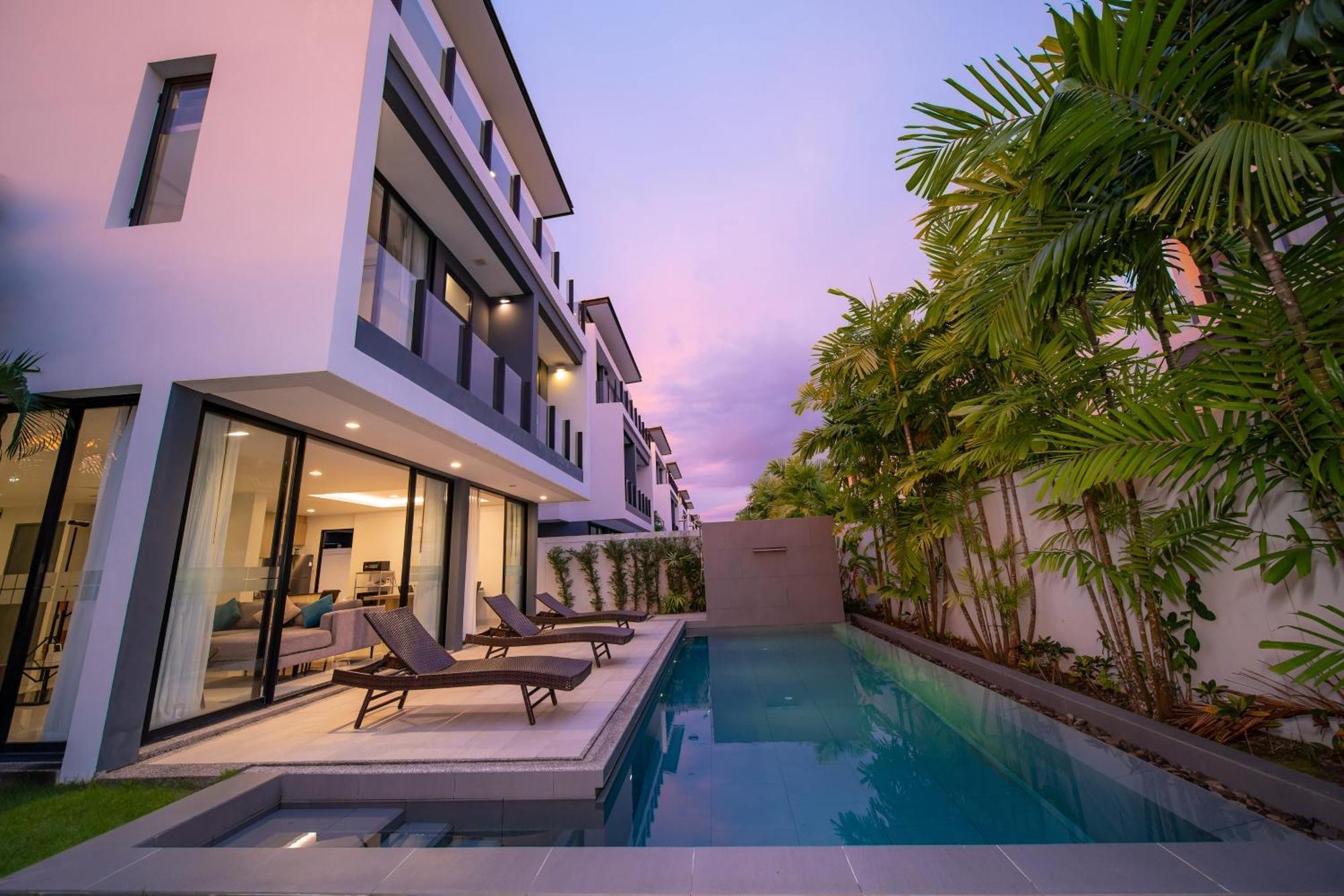 Modern Minimalist 6 Bedroom Light Luxury Private Pool Golf Course Laguna Park Ban Phru Champa