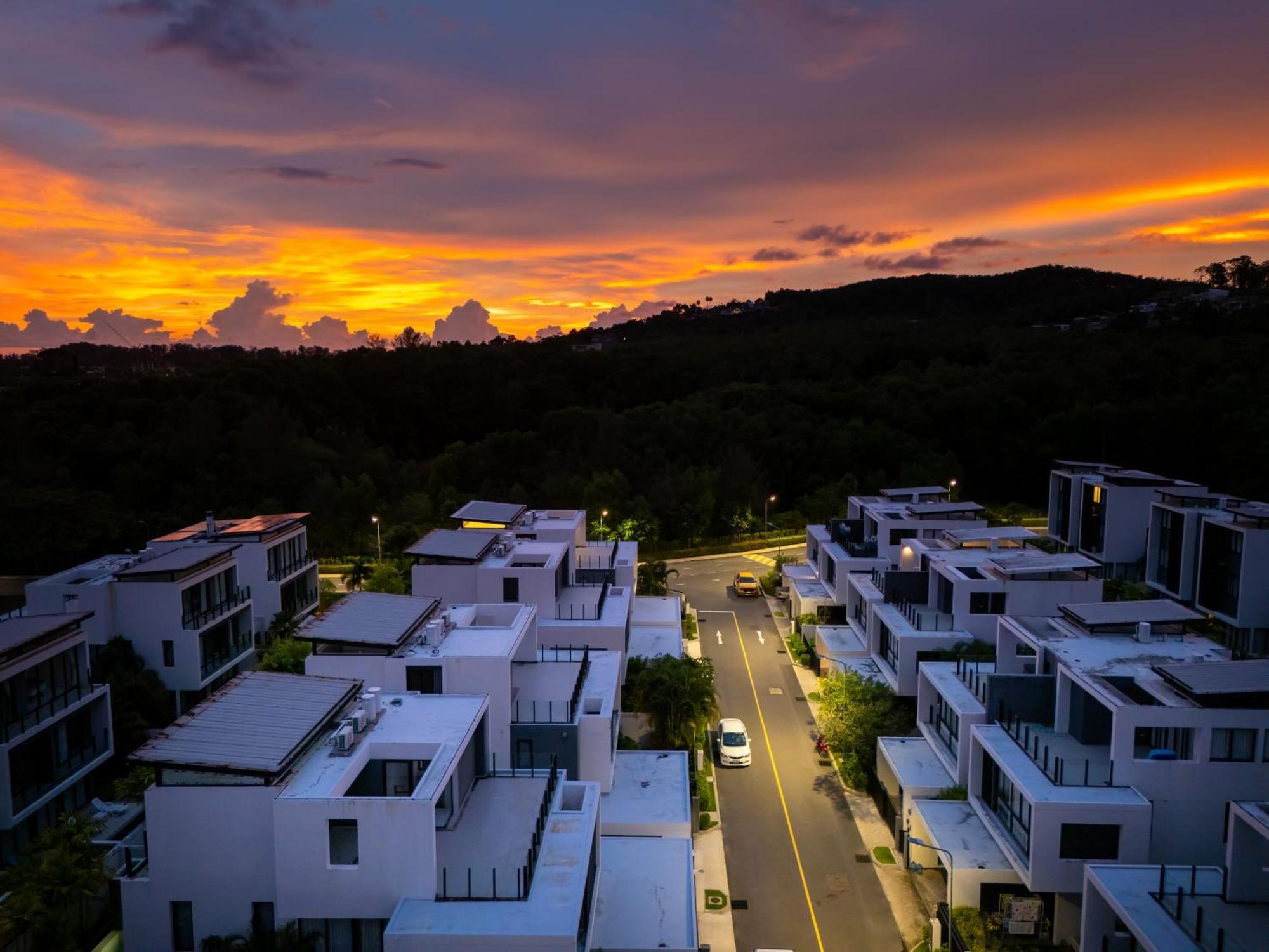 Villa Modern Minimalist 6 Bedroom Light Luxury Private Pool Golf Course Laguna Park *