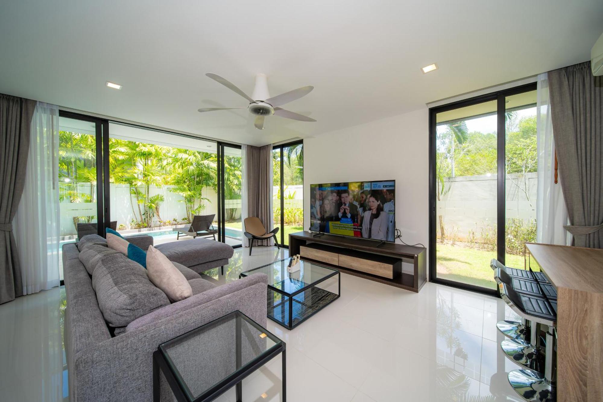 Modern Minimalist 6 Bedroom Light Luxury Private Pool Golf Course Laguna Park Villa Ban Phru Champa