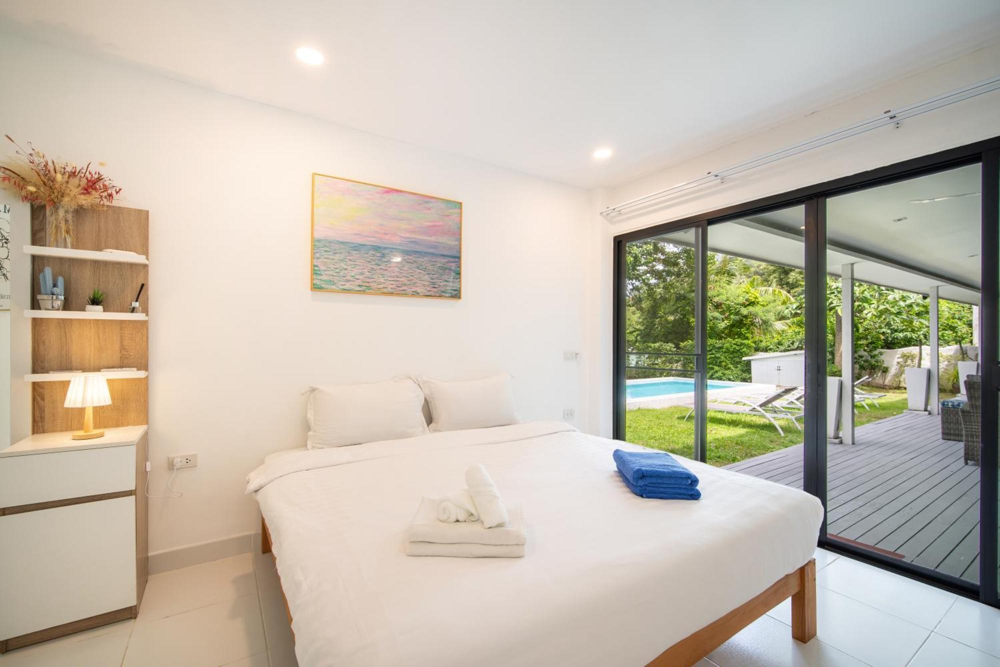 Mona Seaview Pool Front Aoyon