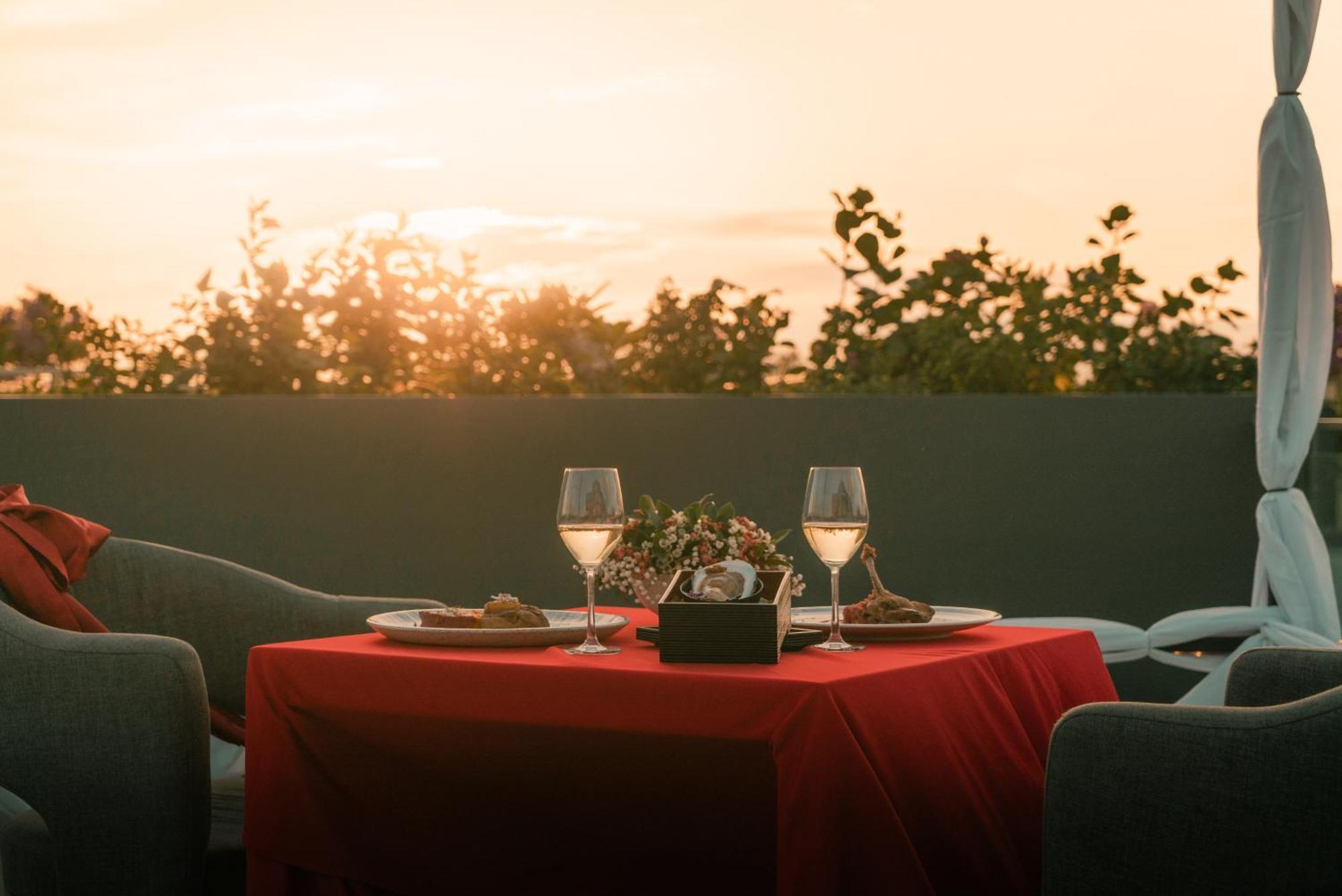 Wekata Luxury Hotel Kata Beach (Phuket)