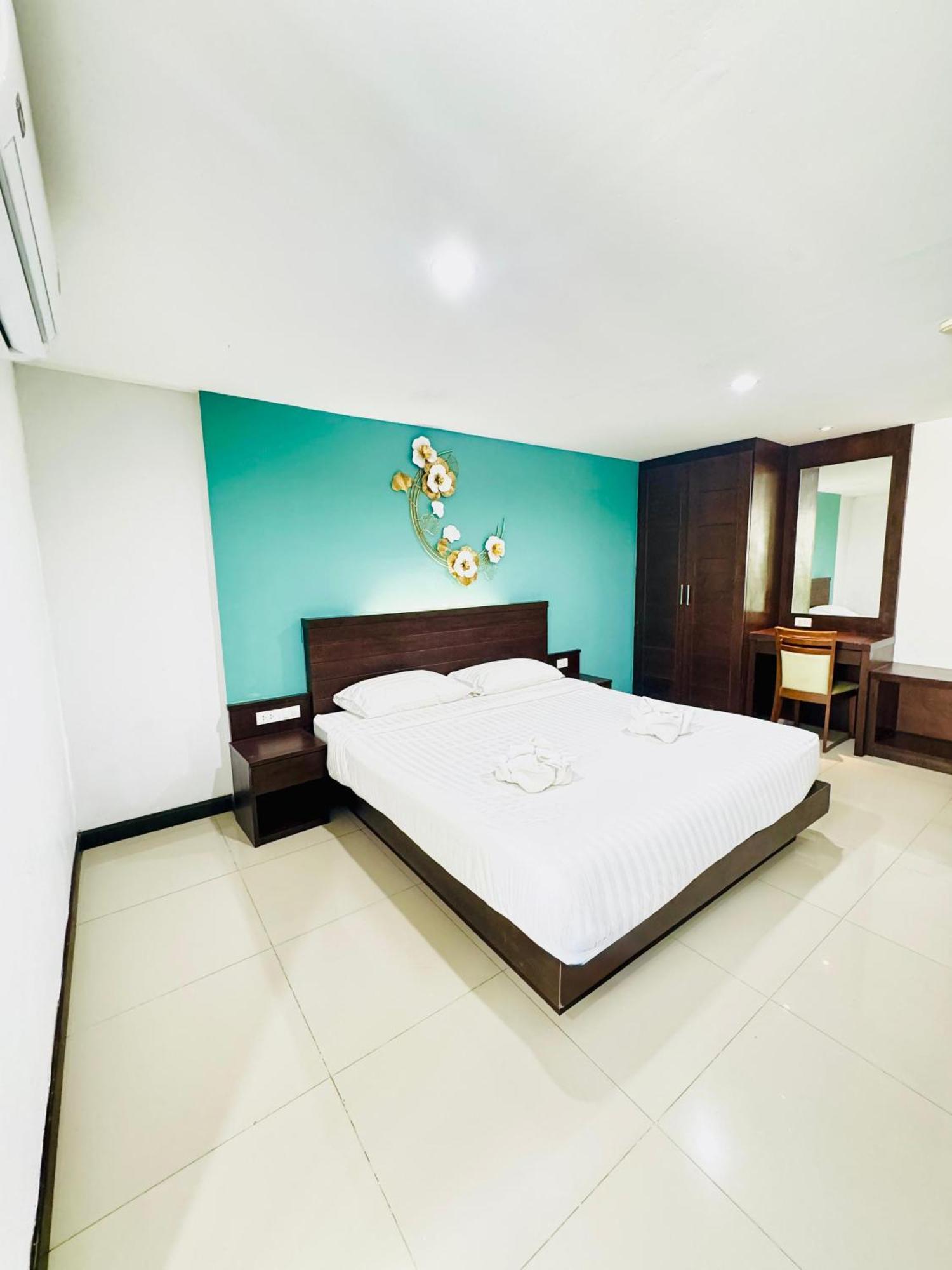 La Casa Hotel Patong