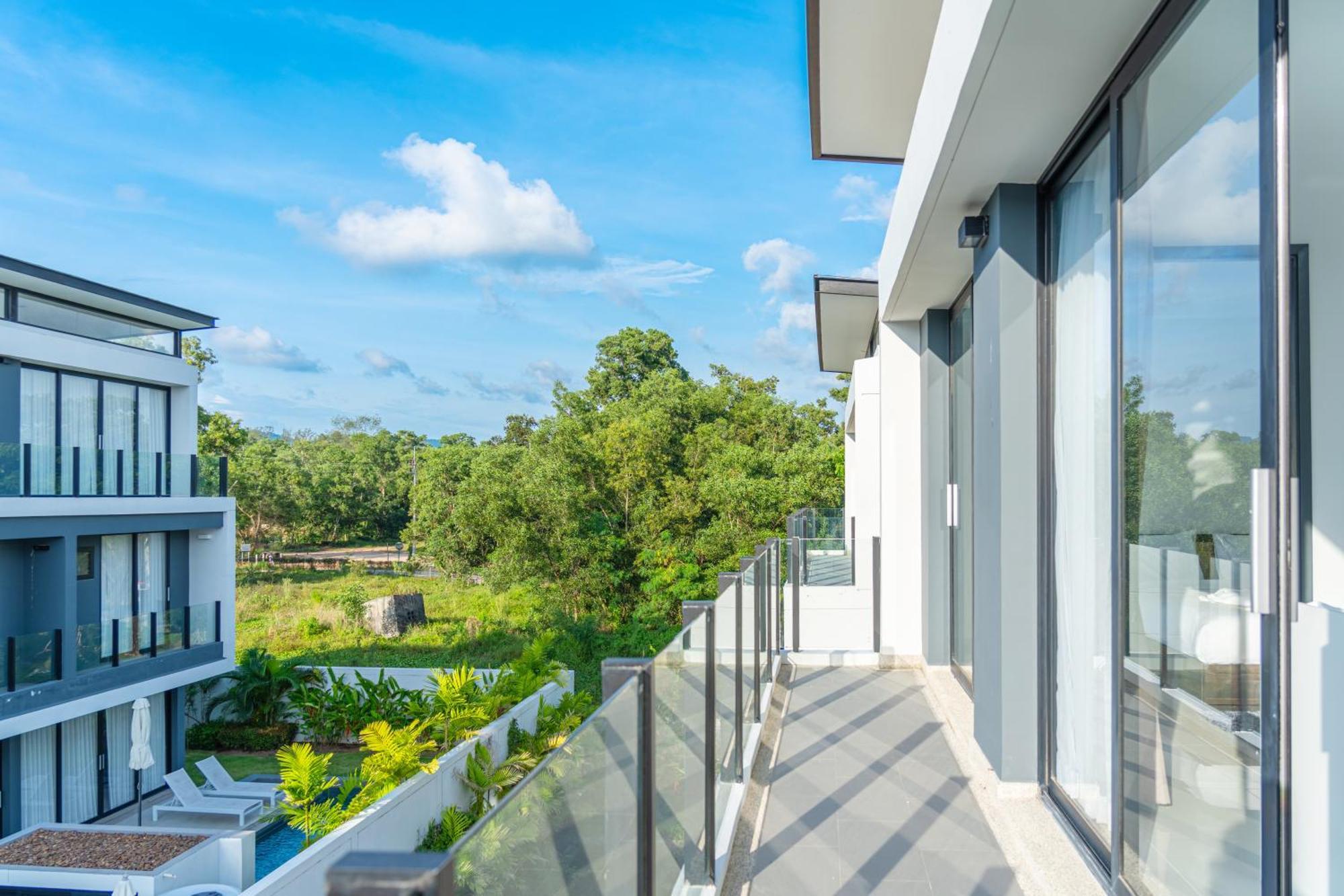 Villa Modern Minimalist 6 Bedroom Light Luxury Private Pool Golf Course Laguna Park *
