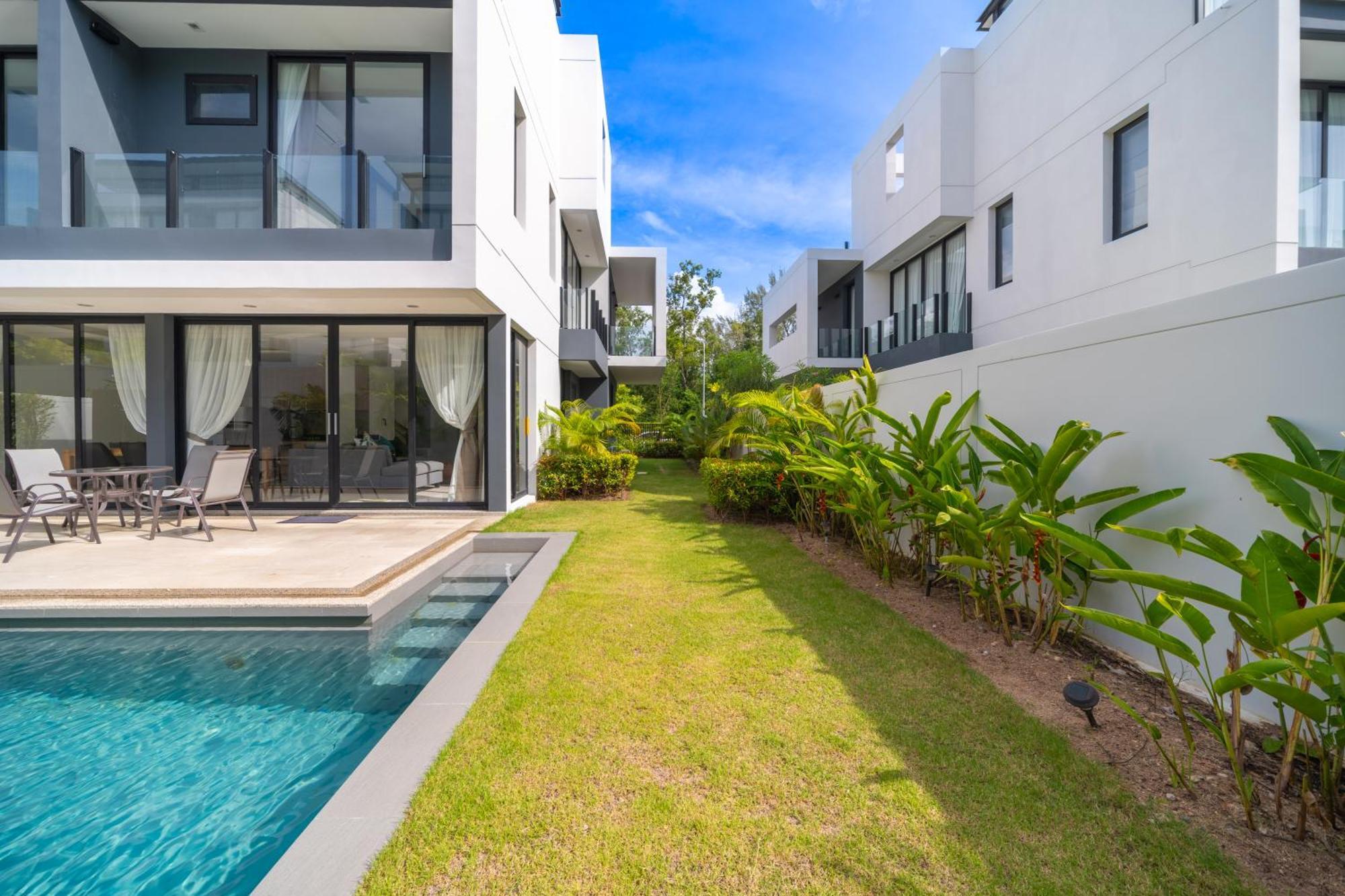Modern Minimalist 6 Bedroom Light Luxury Private Pool Golf Course Laguna Park Villa