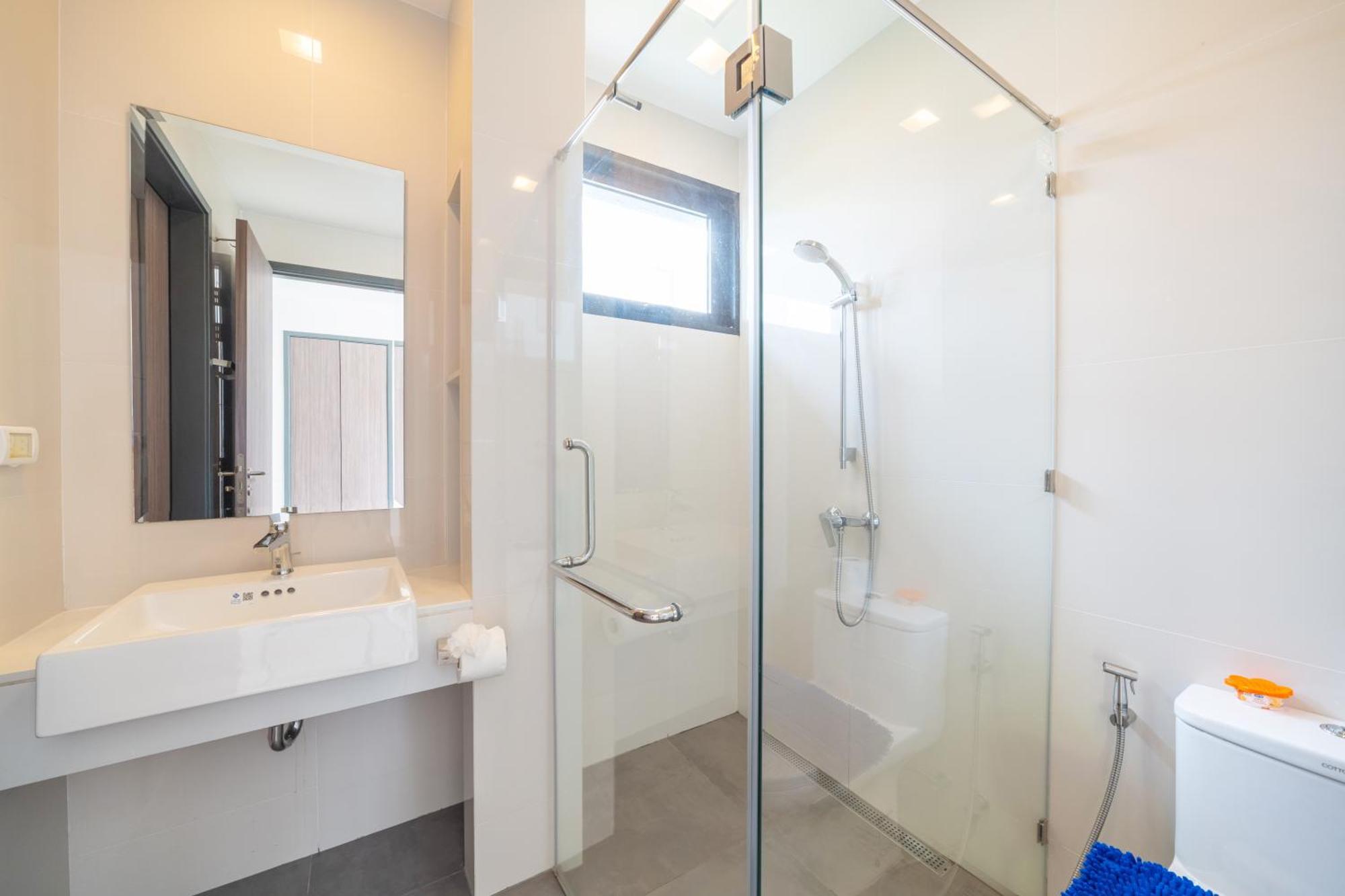 Villa Modern Minimalist 6 Bedroom Light Luxury Private Pool Golf Course Laguna Park