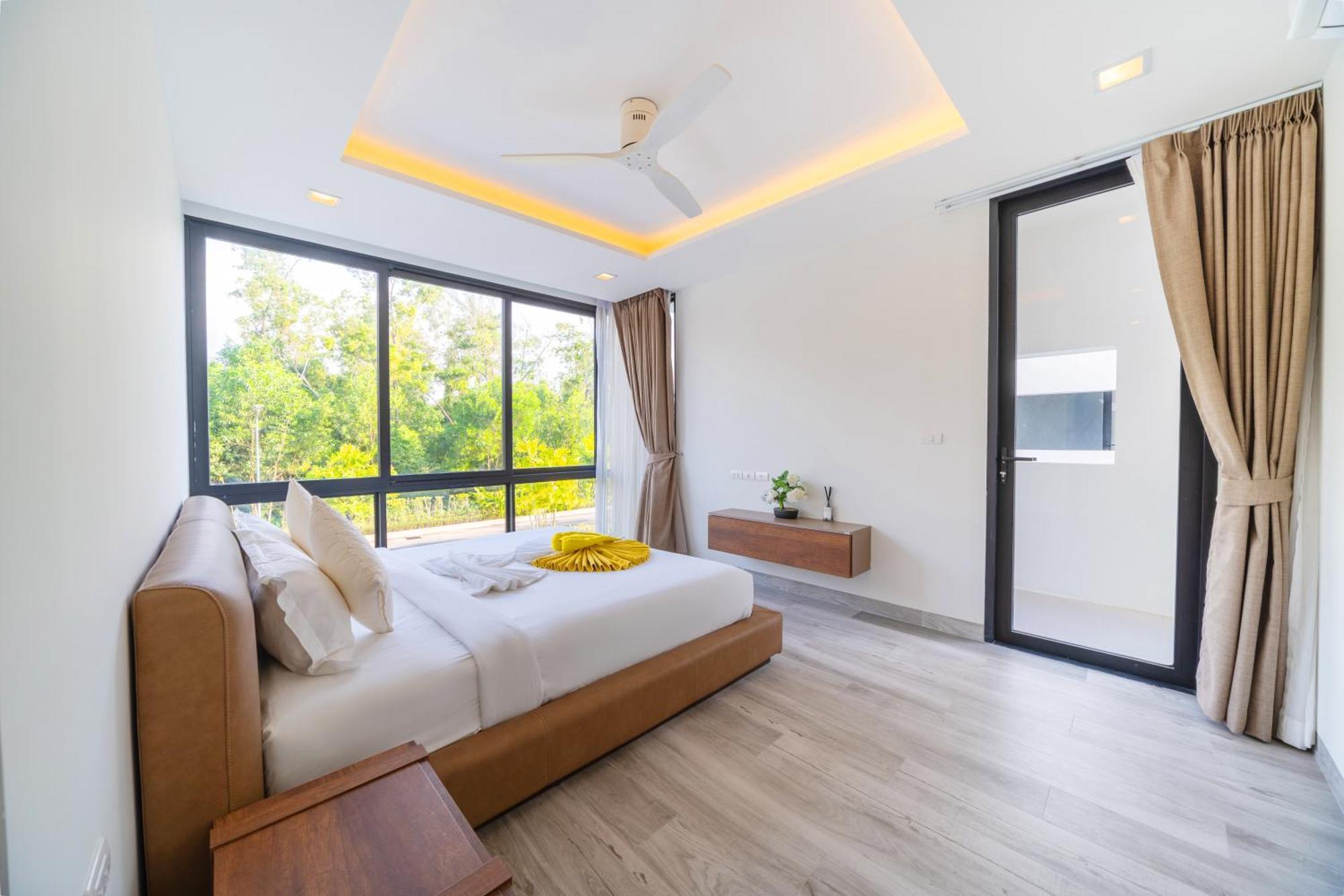 Modern Minimalist 6 Bedroom Light Luxury Private Pool Golf Course Laguna Park Villa Ban Phru Chan