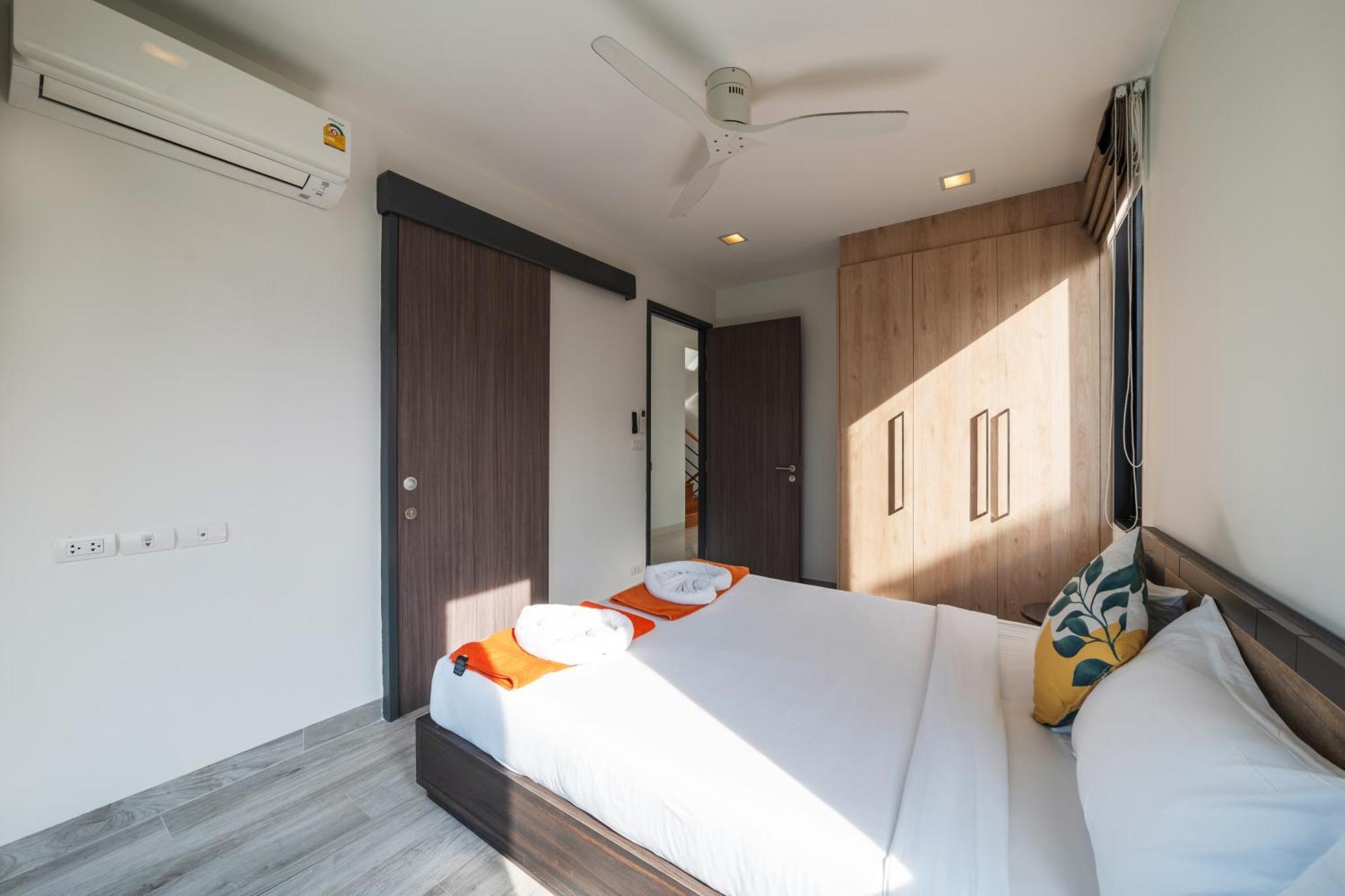 Villa Modern Minimalist 6 Bedroom Light Luxury Private Pool Golf Course Laguna Park Ban Phru Chan