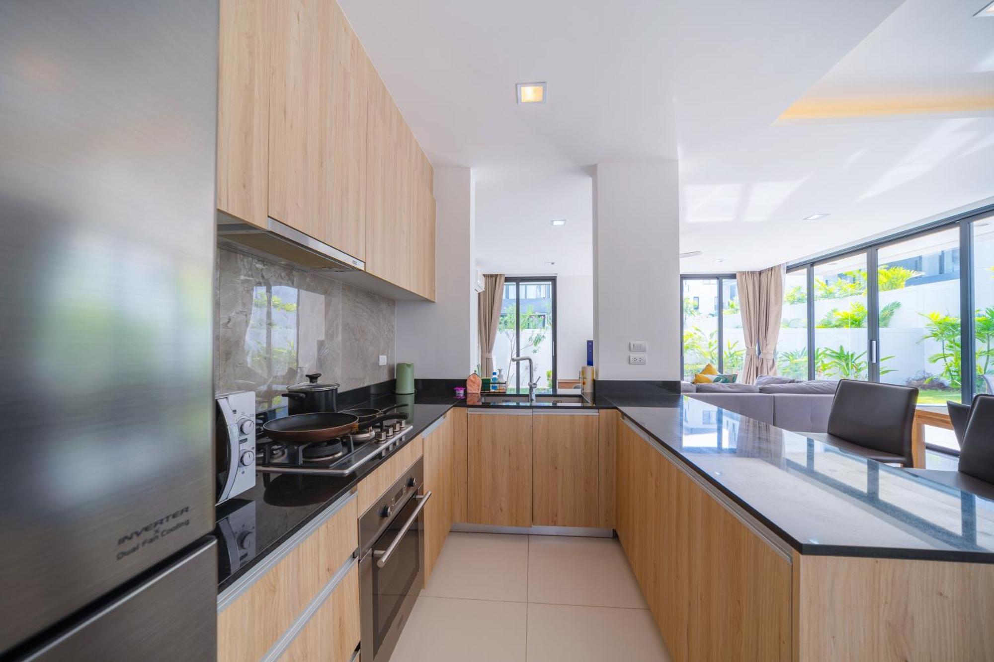 Modern Minimalist 6 Bedroom Light Luxury Private Pool Golf Course Laguna Park *